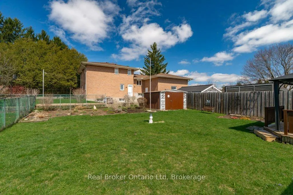 Photo 28 of 68 Settlers Drive, Kitchener — HOMEH