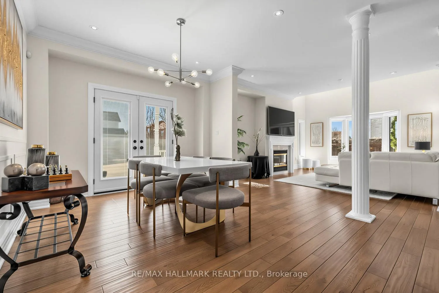 Photo 3 of 341 Kirkvalley Crescent, Aurora, Bayview Wellington — HOMEH