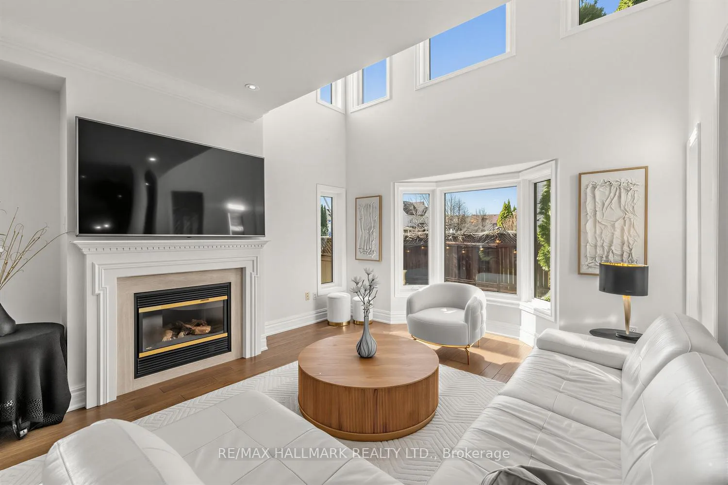 Photo 6 of 341 Kirkvalley Crescent, Aurora, Bayview Wellington — HOMEH