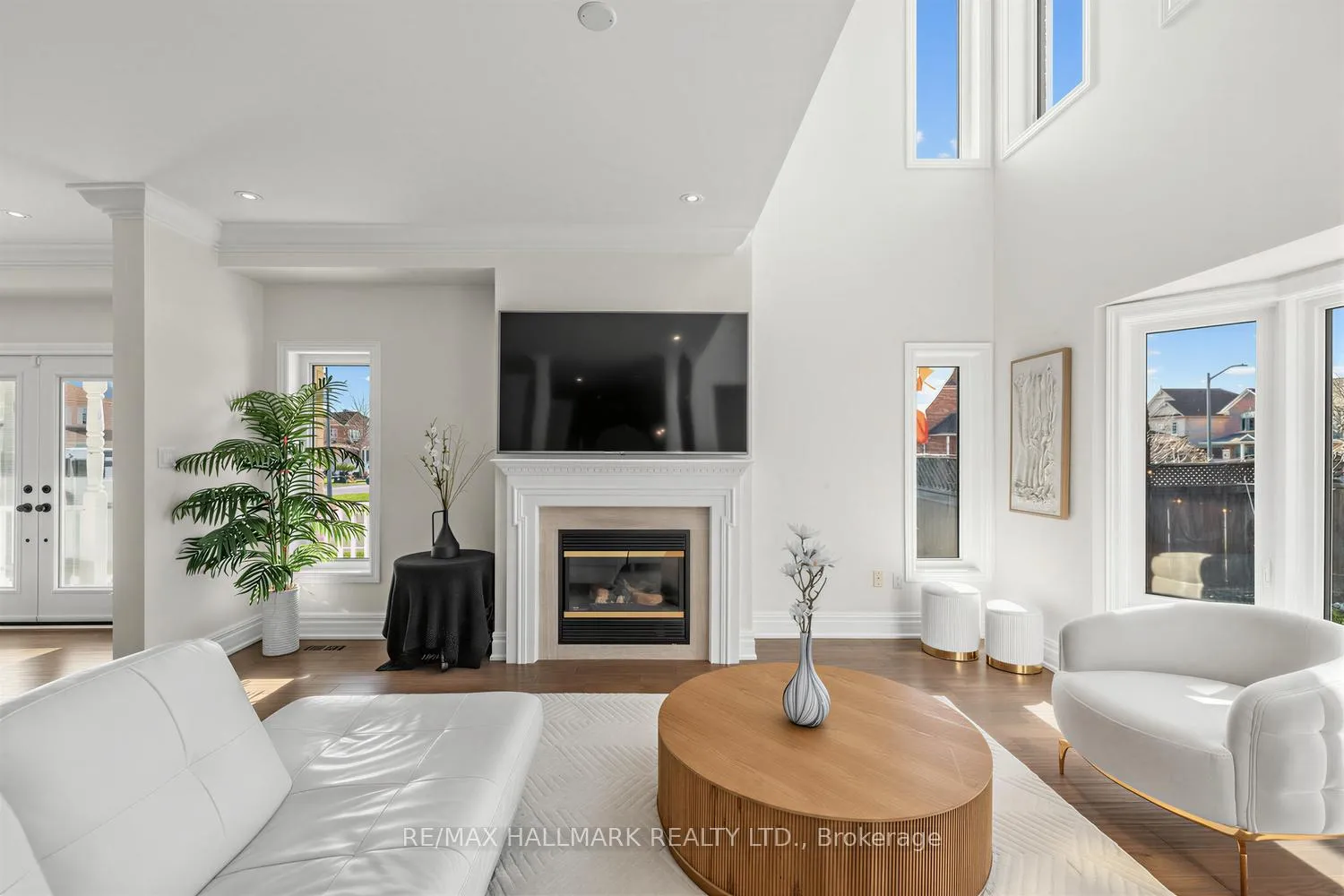 Photo 7 of 341 Kirkvalley Crescent, Aurora, Bayview Wellington — HOMEH