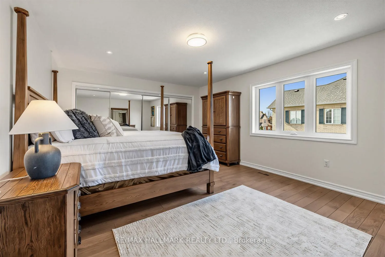 Photo 19 of 341 Kirkvalley Crescent, Aurora, Bayview Wellington — HOMEH