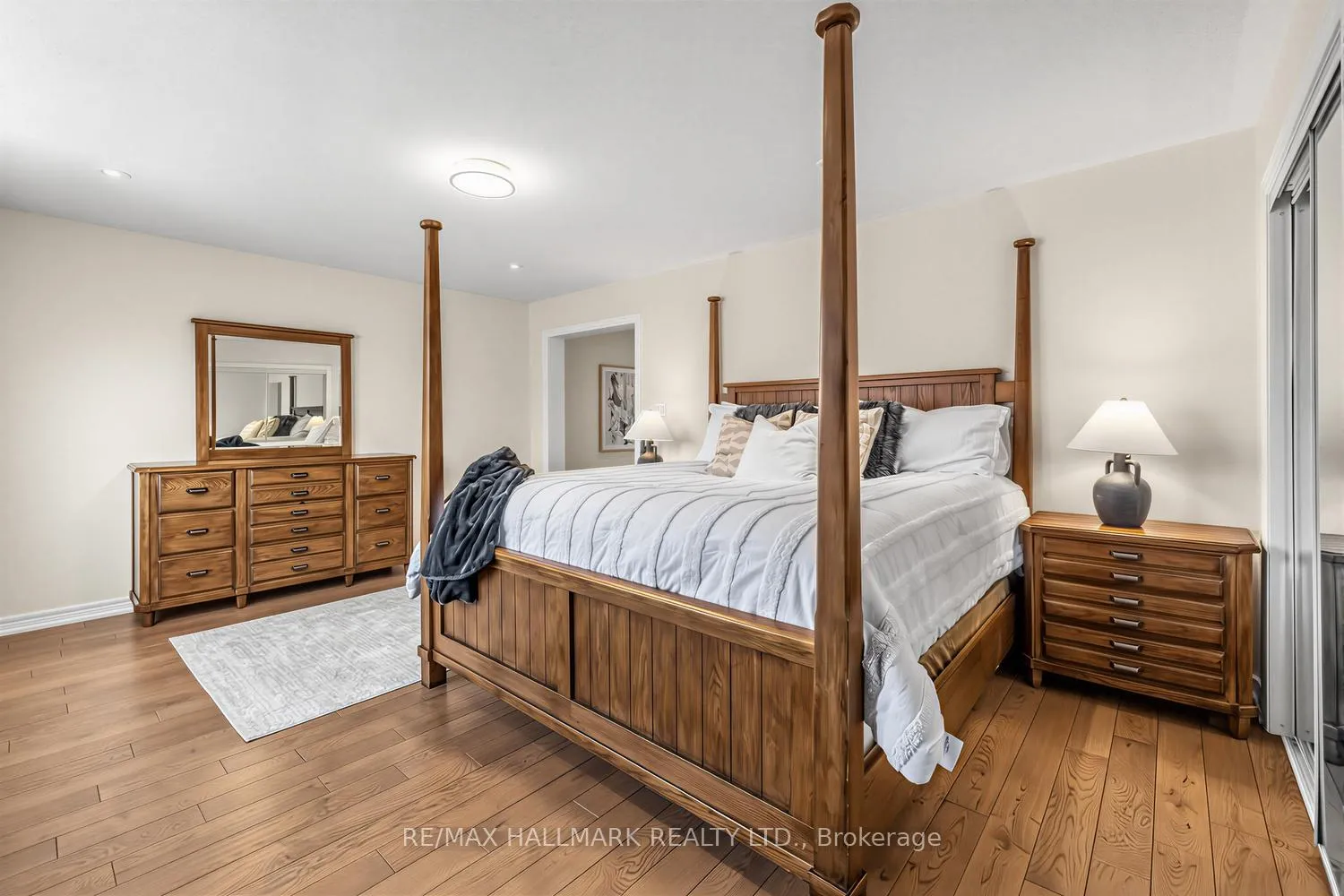 Photo 20 of 341 Kirkvalley Crescent, Aurora, Bayview Wellington — HOMEH