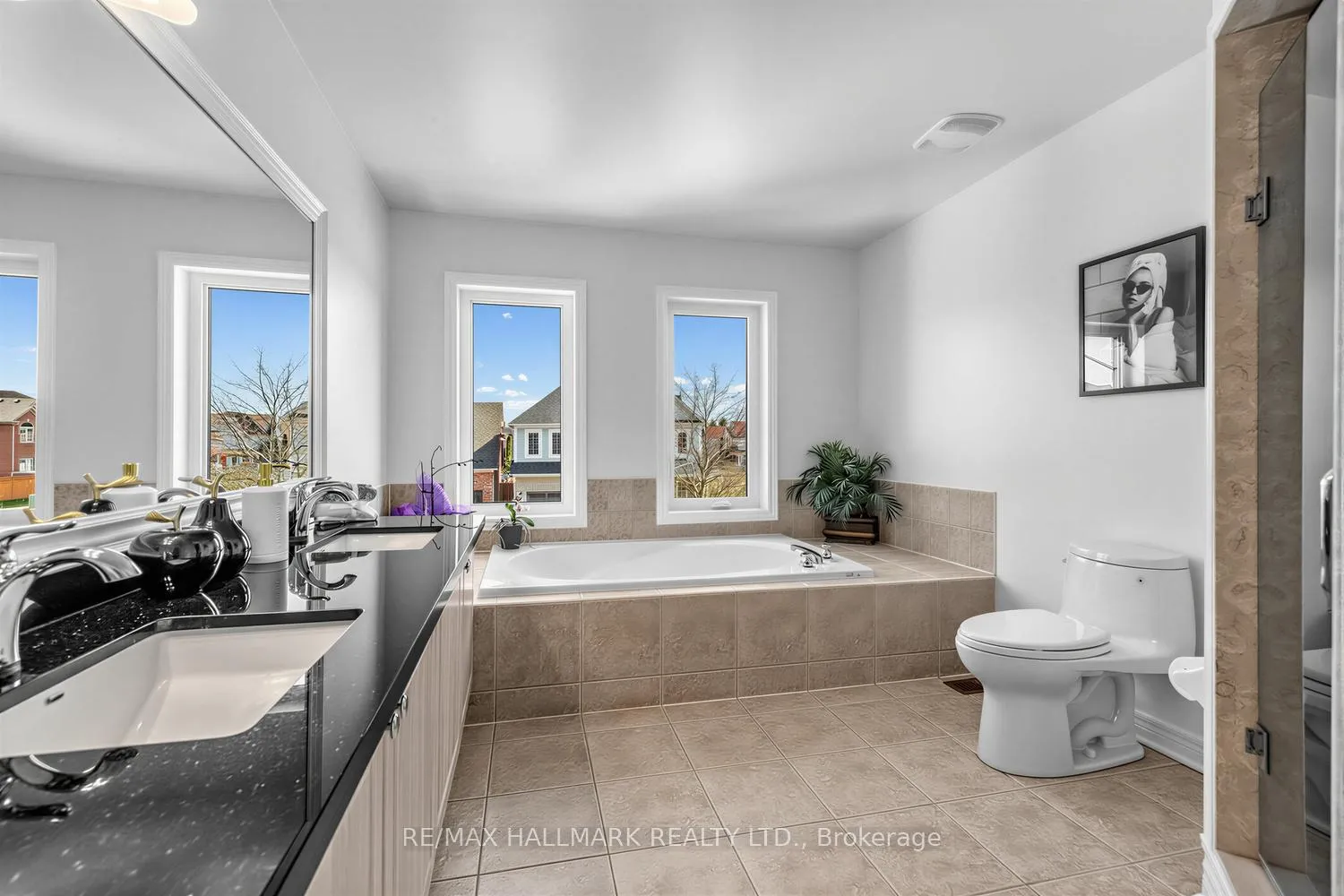 Photo 21 of 341 Kirkvalley Crescent, Aurora, Bayview Wellington — HOMEH