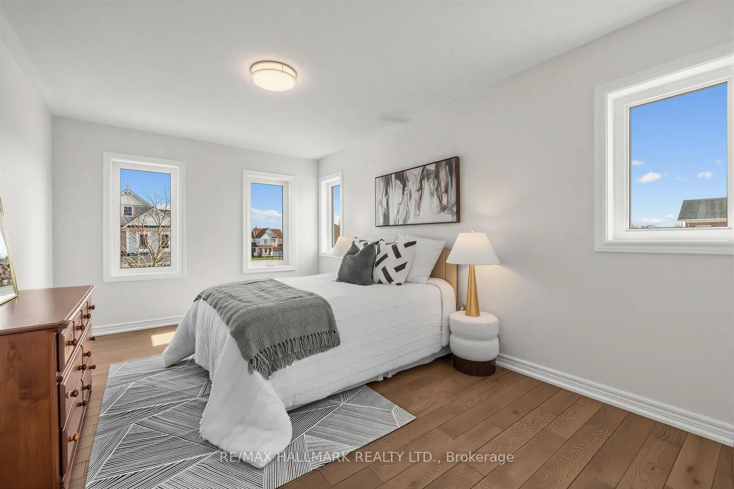Photo 25 of 341 Kirkvalley Crescent, Aurora, Bayview Wellington — HOMEH