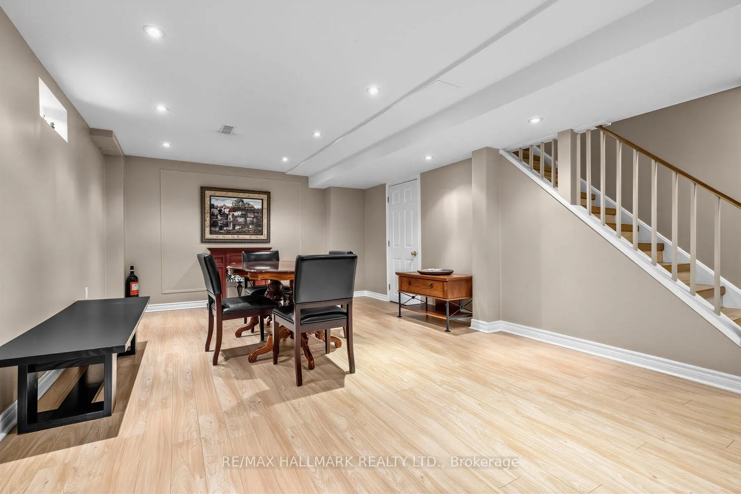 Photo 31 of 341 Kirkvalley Crescent, Aurora, Bayview Wellington — HOMEH