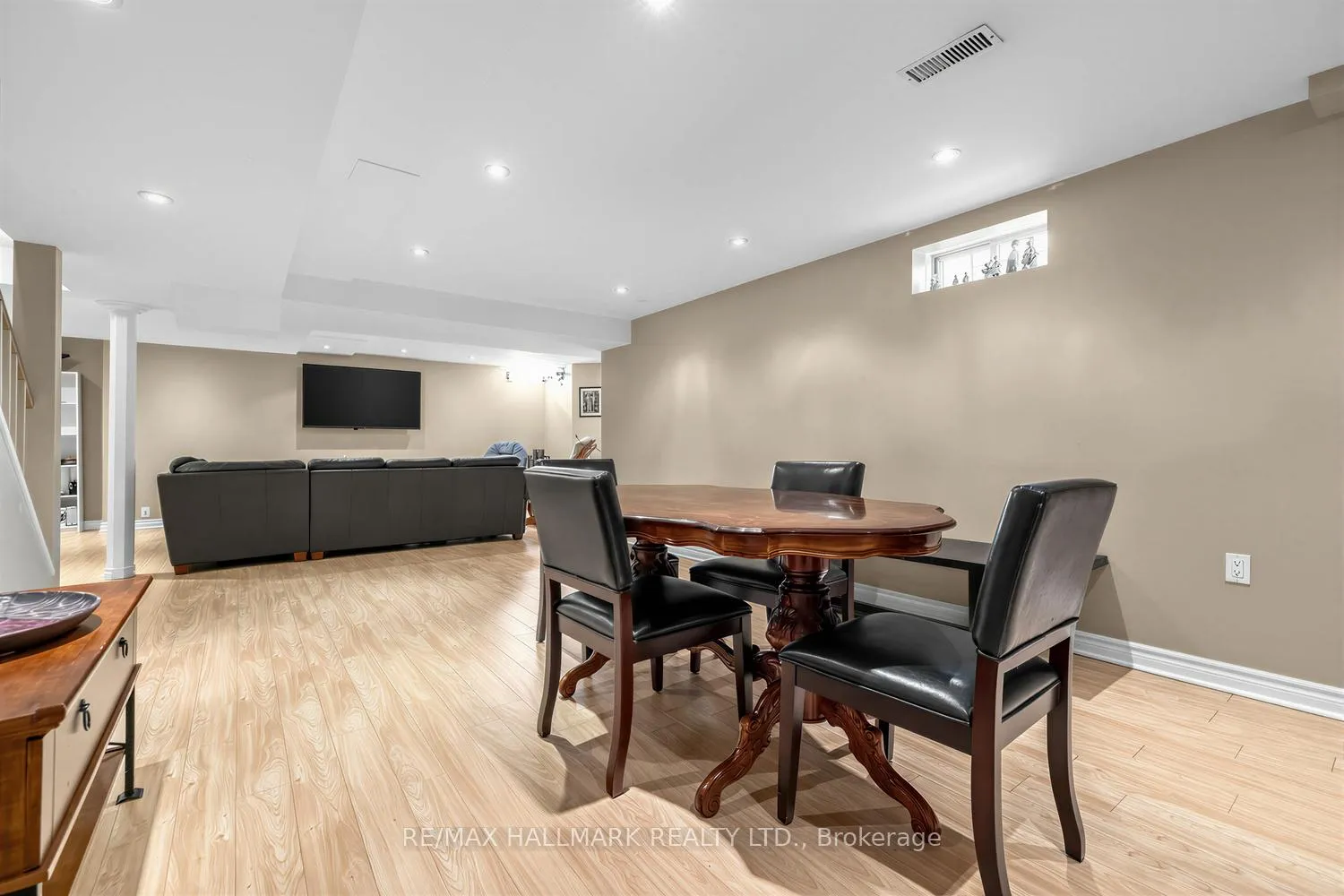 Photo 32 of 341 Kirkvalley Crescent, Aurora, Bayview Wellington — HOMEH