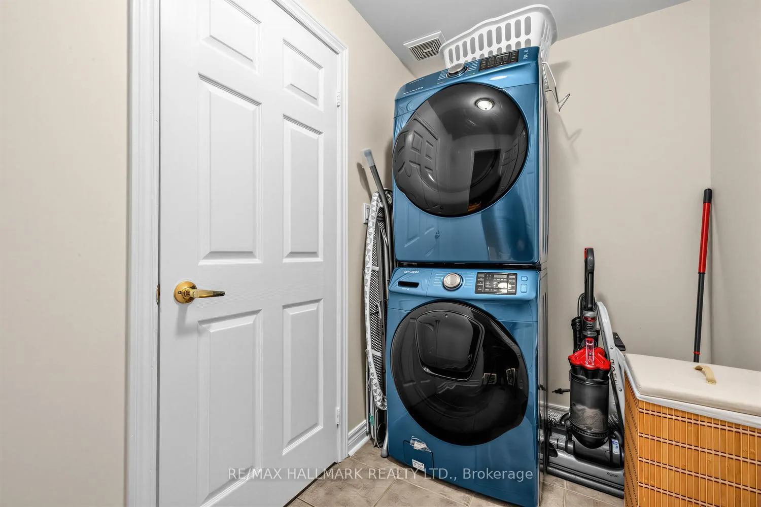 Photo 39 of 341 Kirkvalley Crescent, Aurora, Bayview Wellington — HOMEH