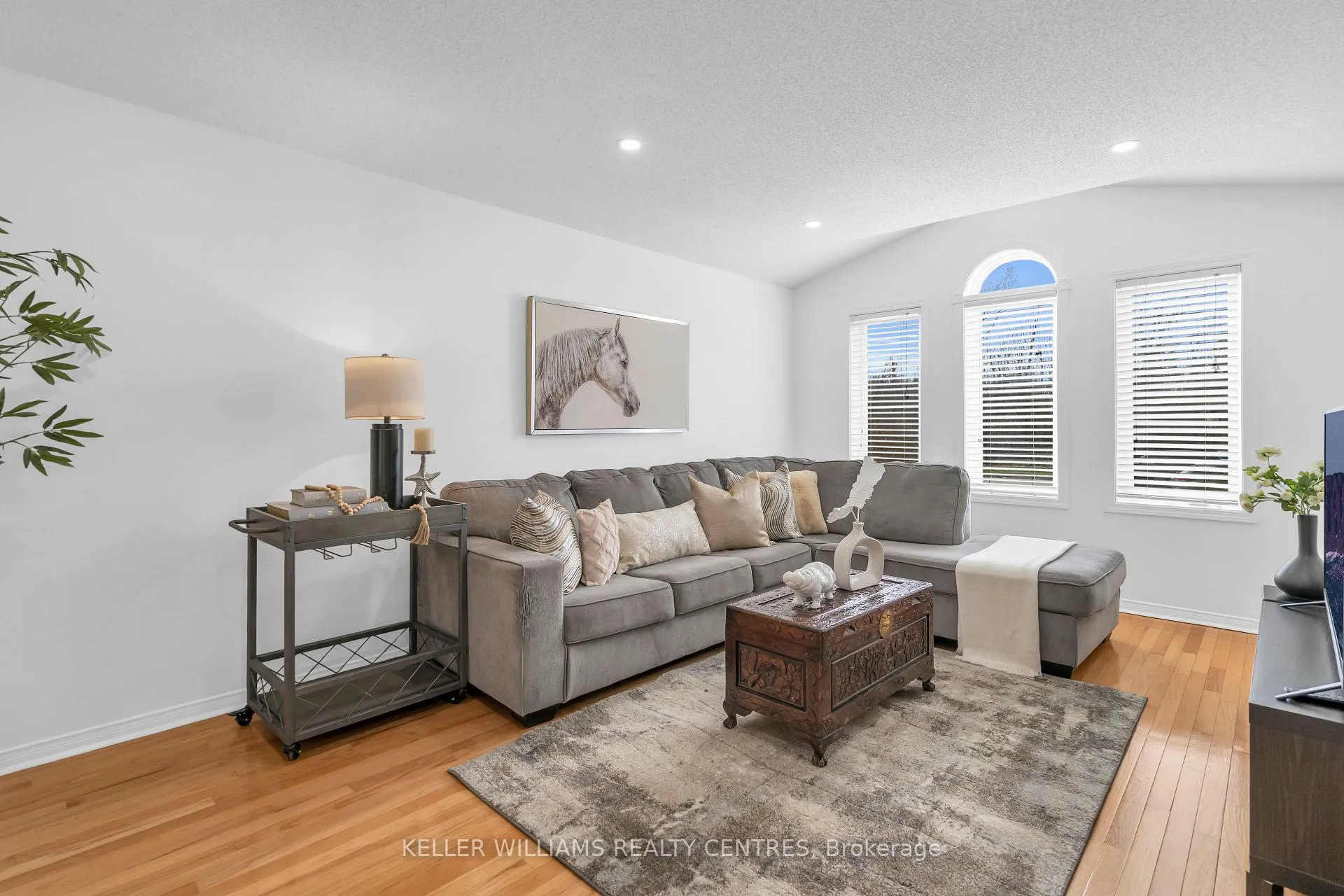 Photo 6 of 59 Stunden Lane, Barrie, Painswick South — HOMEH