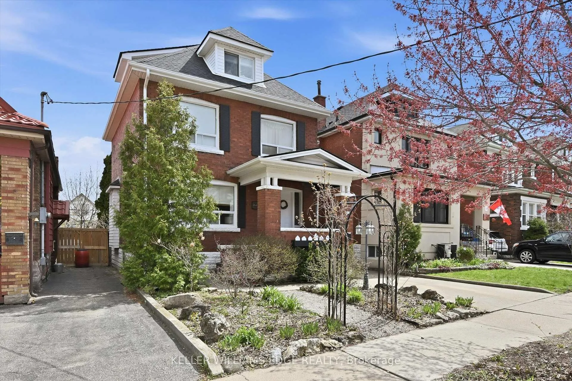 Photo 2 of 153 Graham Avenue S, Hamilton, Delta — HOMEH