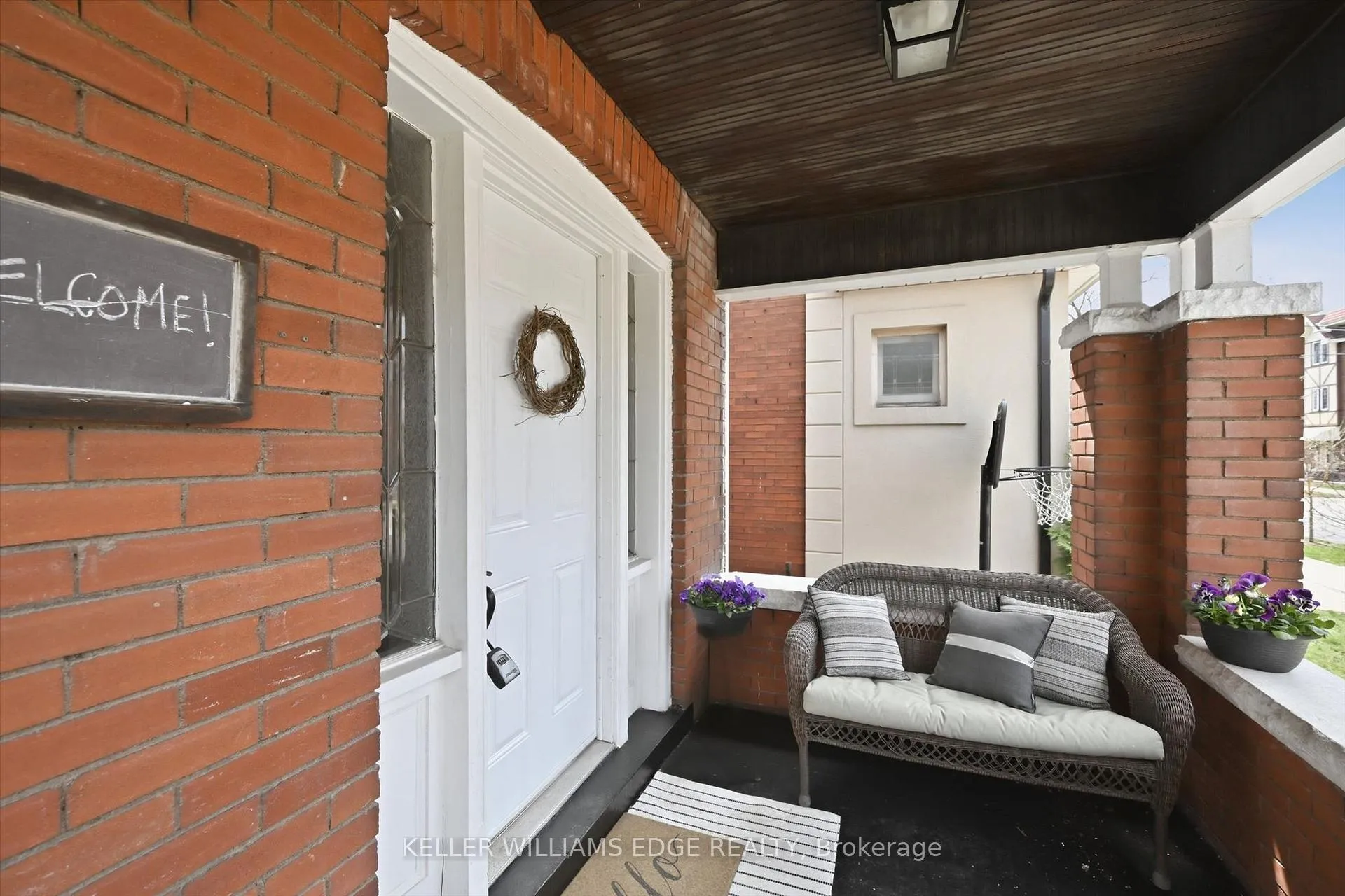 Photo 3 of 153 Graham Avenue S, Hamilton, Delta — HOMEH