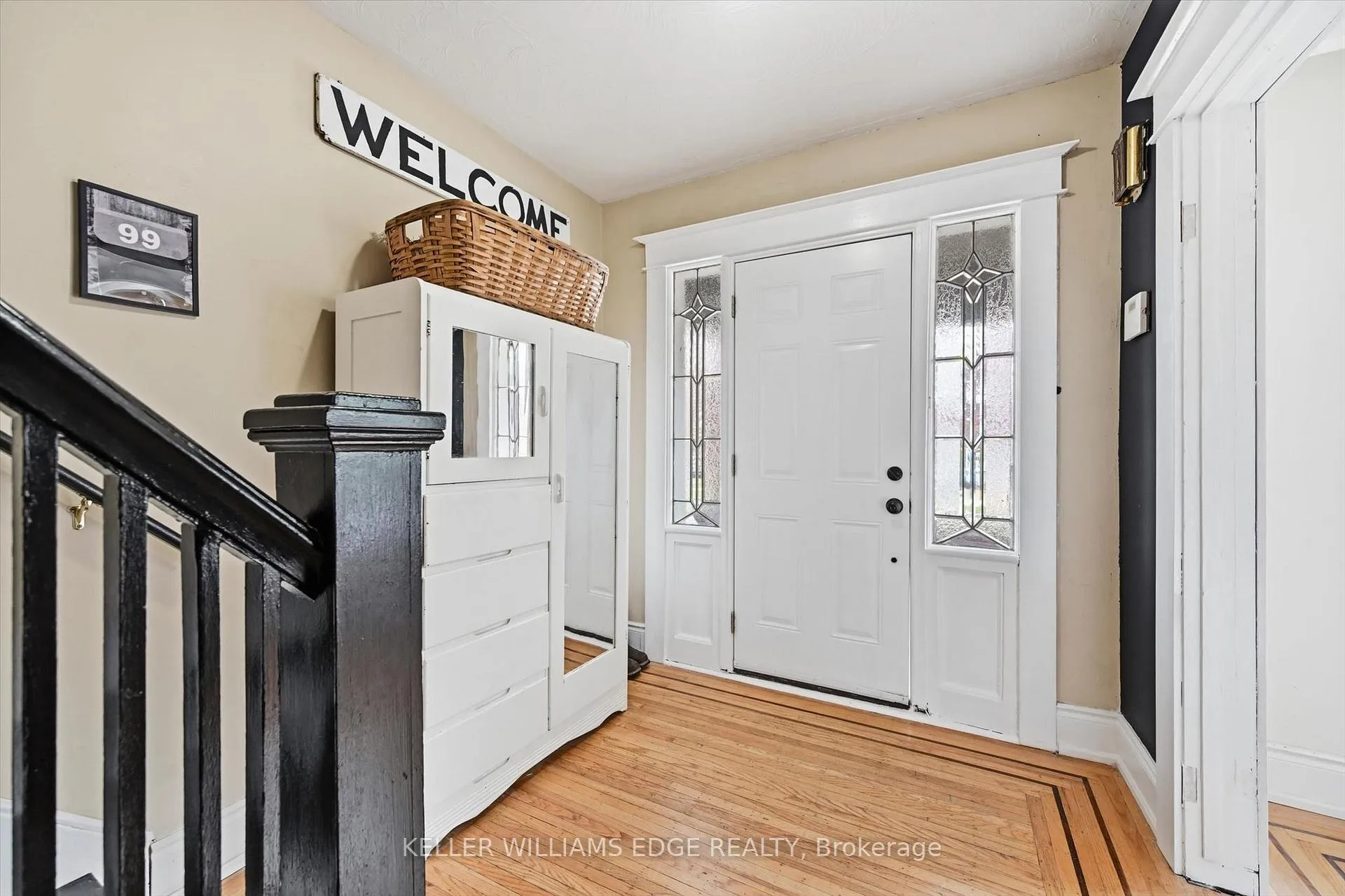 Photo 4 of 153 Graham Avenue S, Hamilton, Delta — HOMEH