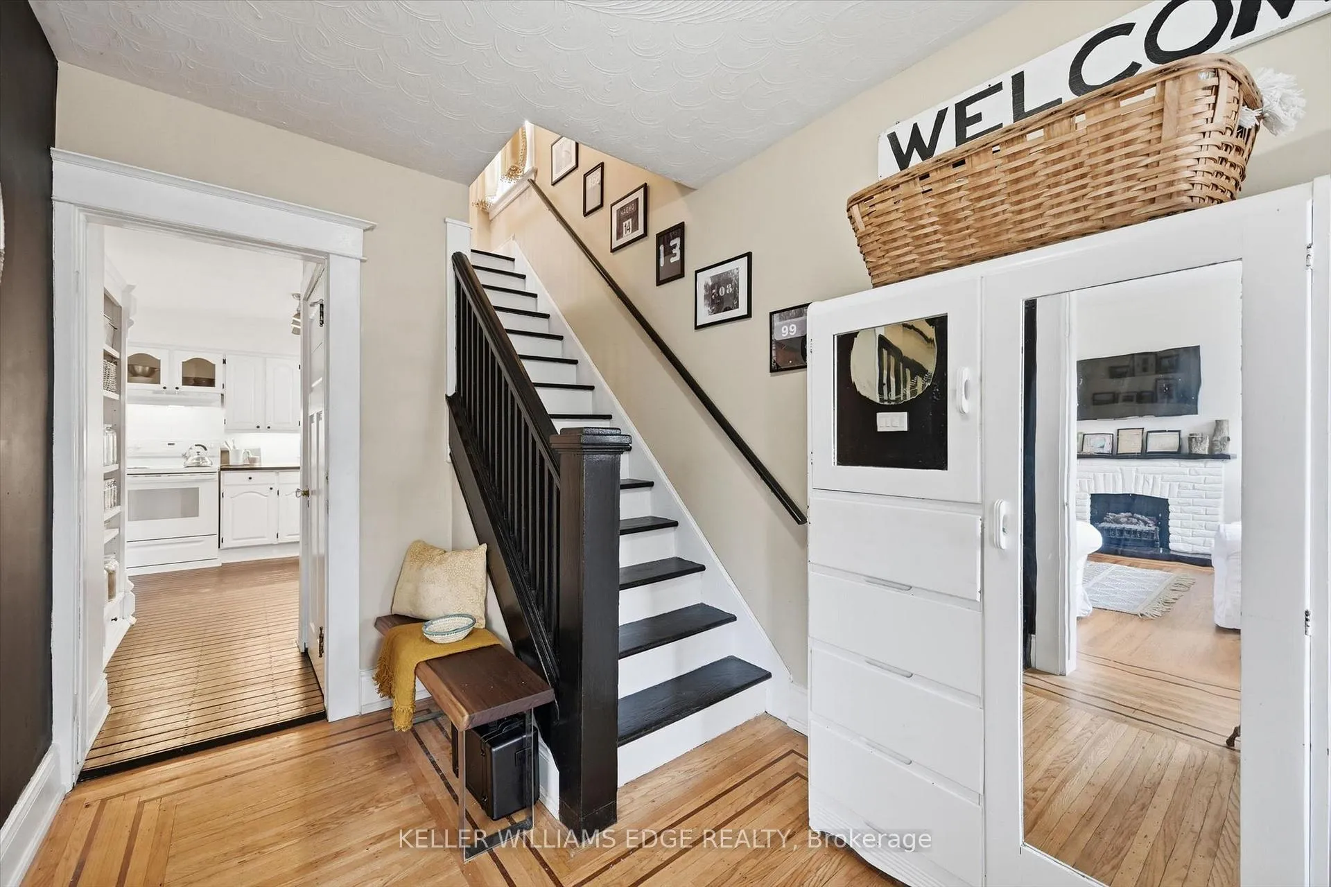 Photo 5 of 153 Graham Avenue S, Hamilton, Delta — HOMEH