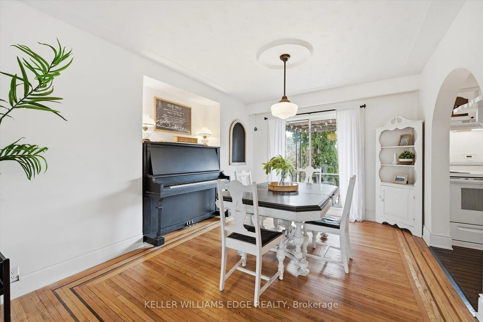 Photo 9 of 153 Graham Avenue S, Hamilton, Delta — HOMEH
