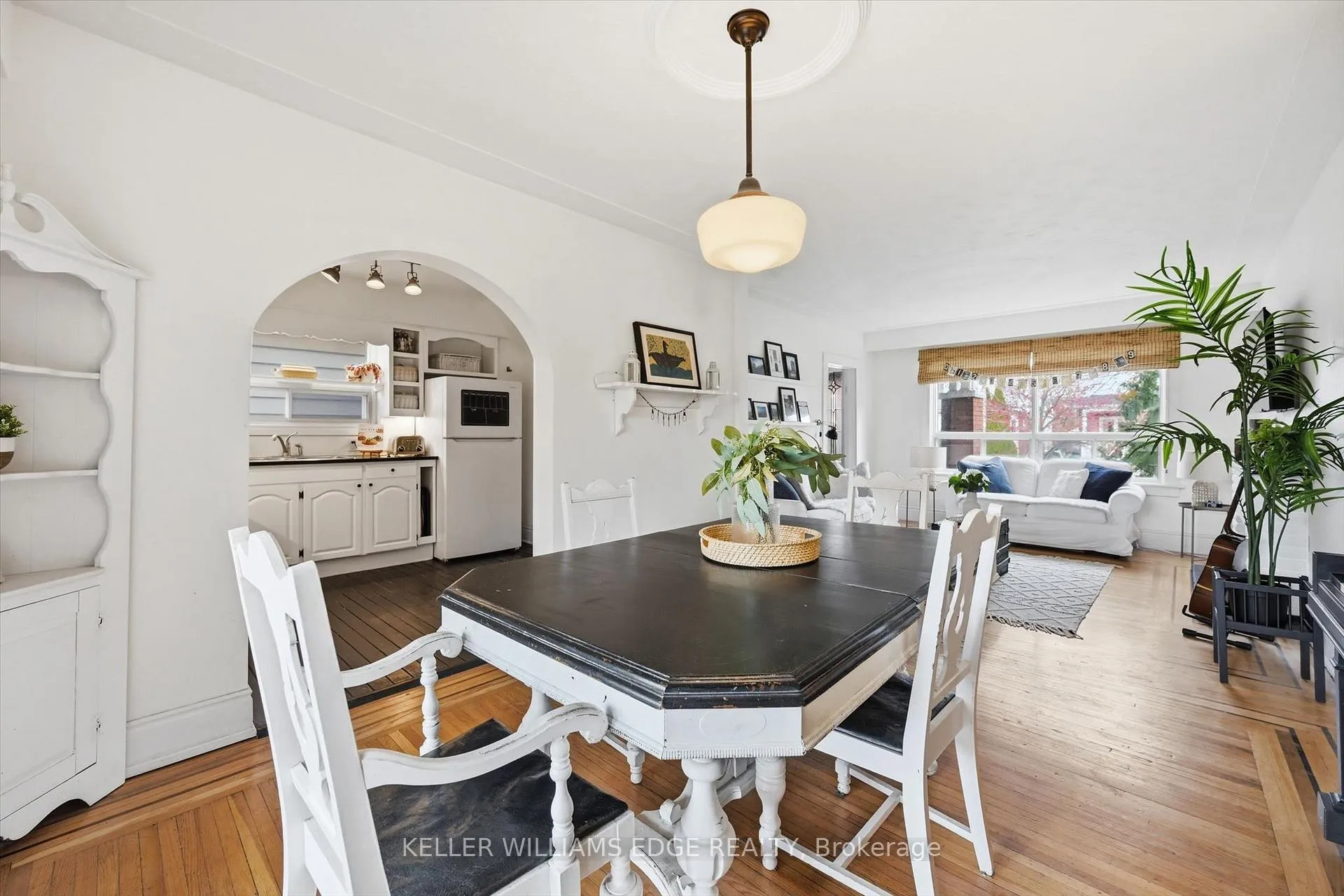 Photo 12 of 153 Graham Avenue S, Hamilton, Delta — HOMEH