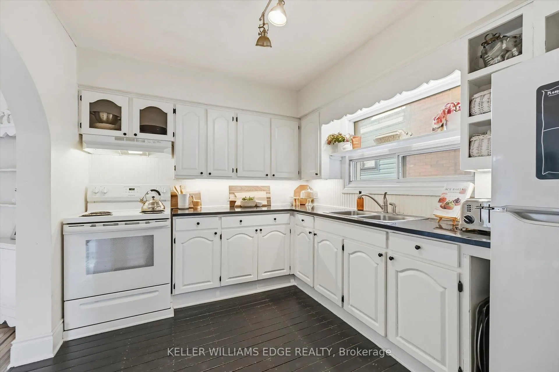 Photo 14 of 153 Graham Avenue S, Hamilton, Delta — HOMEH