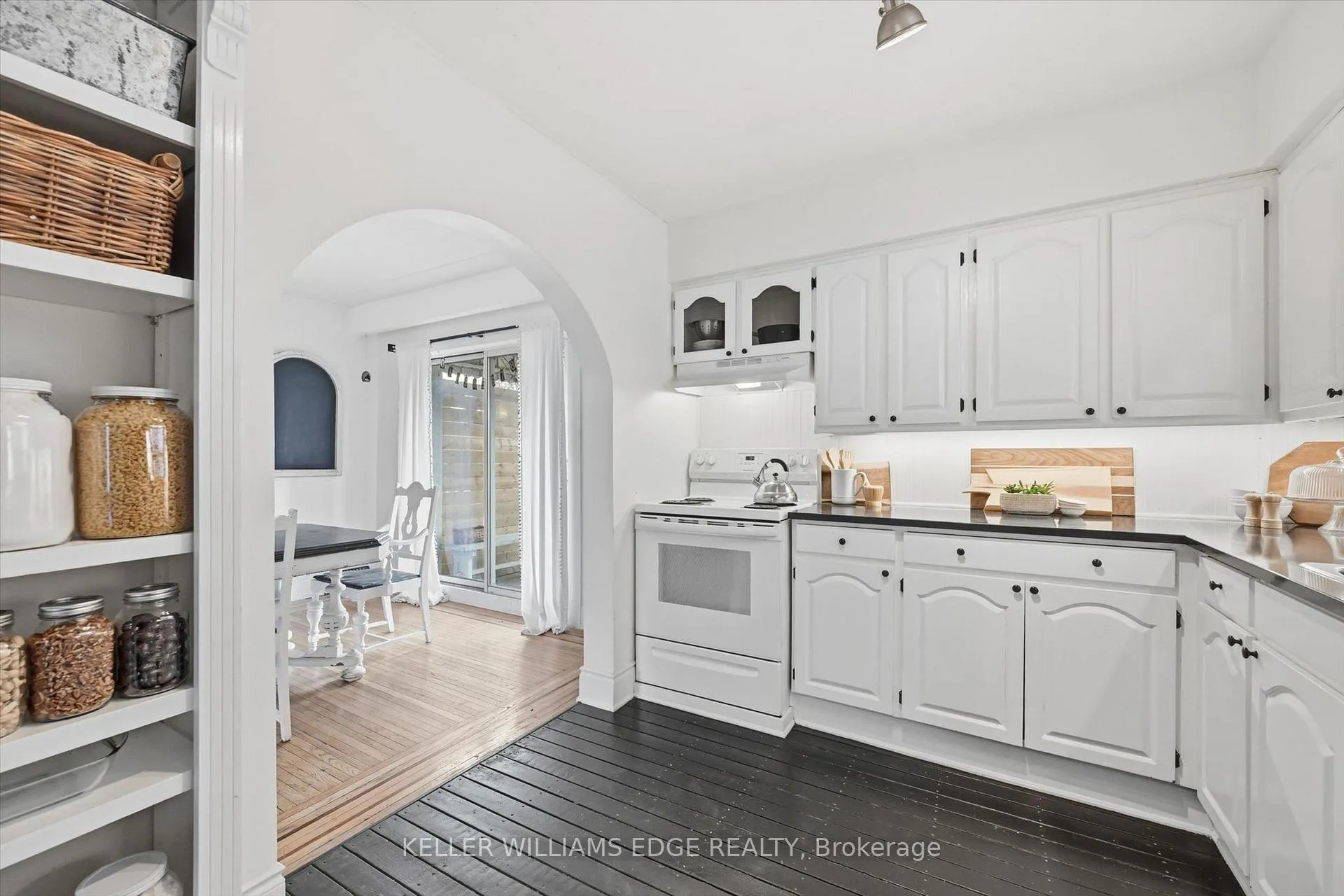 Photo 15 of 153 Graham Avenue S, Hamilton, Delta — HOMEH
