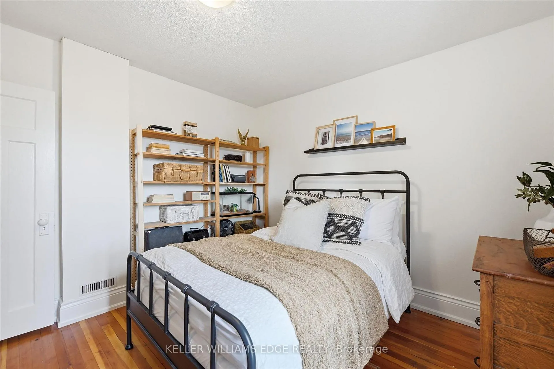 Photo 19 of 153 Graham Avenue S, Hamilton, Delta — HOMEH