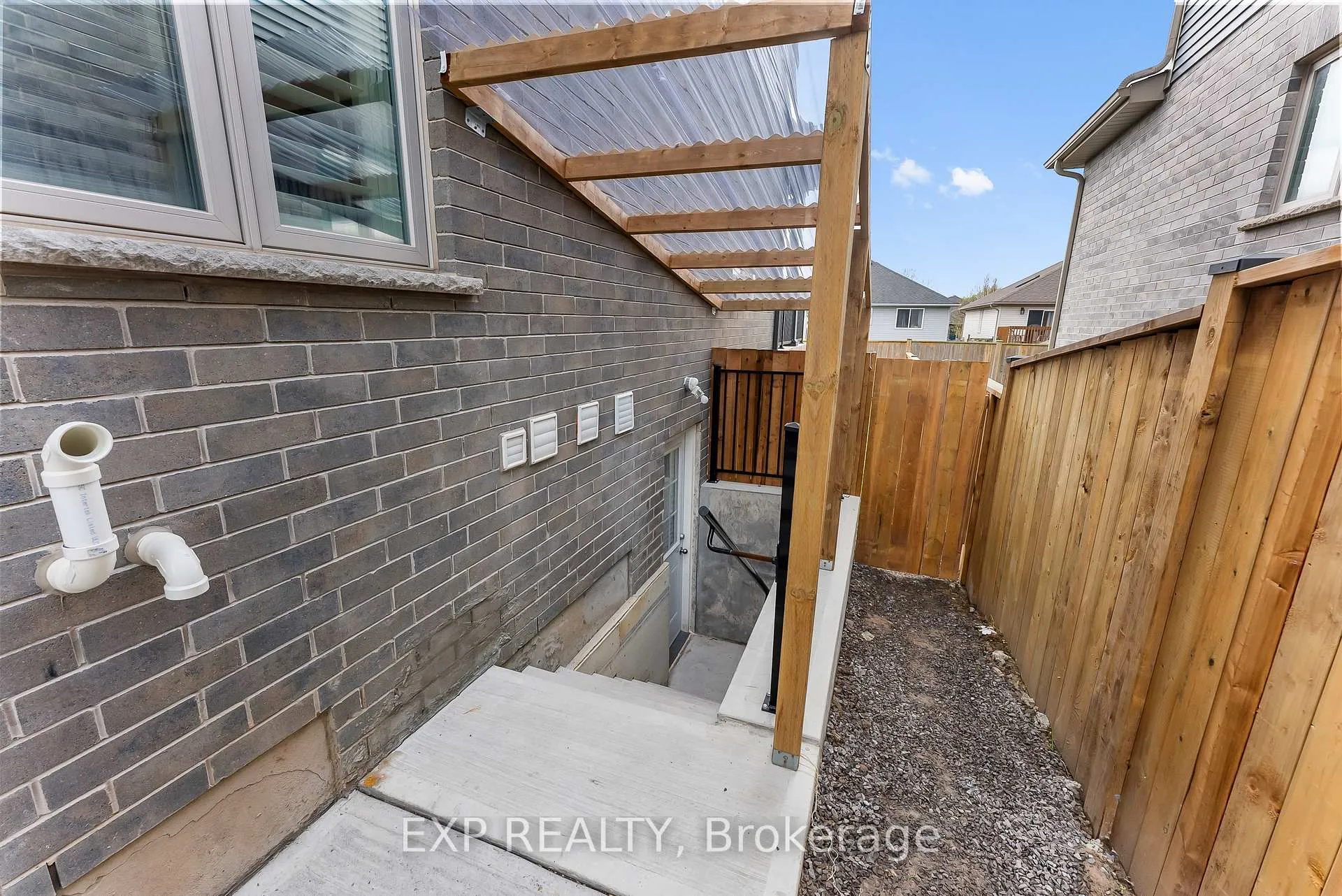Photo 2 of Unit Lower, 13 Hopkins Street, Thorold, Hurricane/Merrittville — HOMEH