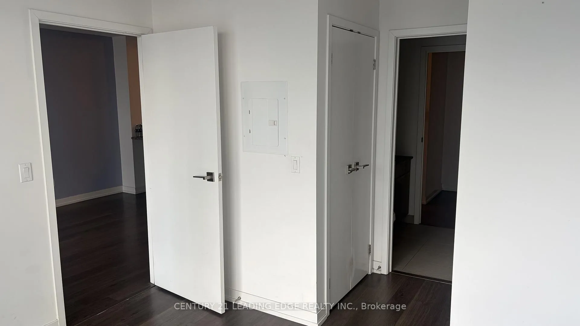 Photo 4 of Unit 2704, 89 Dunfield Avenue, Toronto, Mount Pleasant West — HOMEH