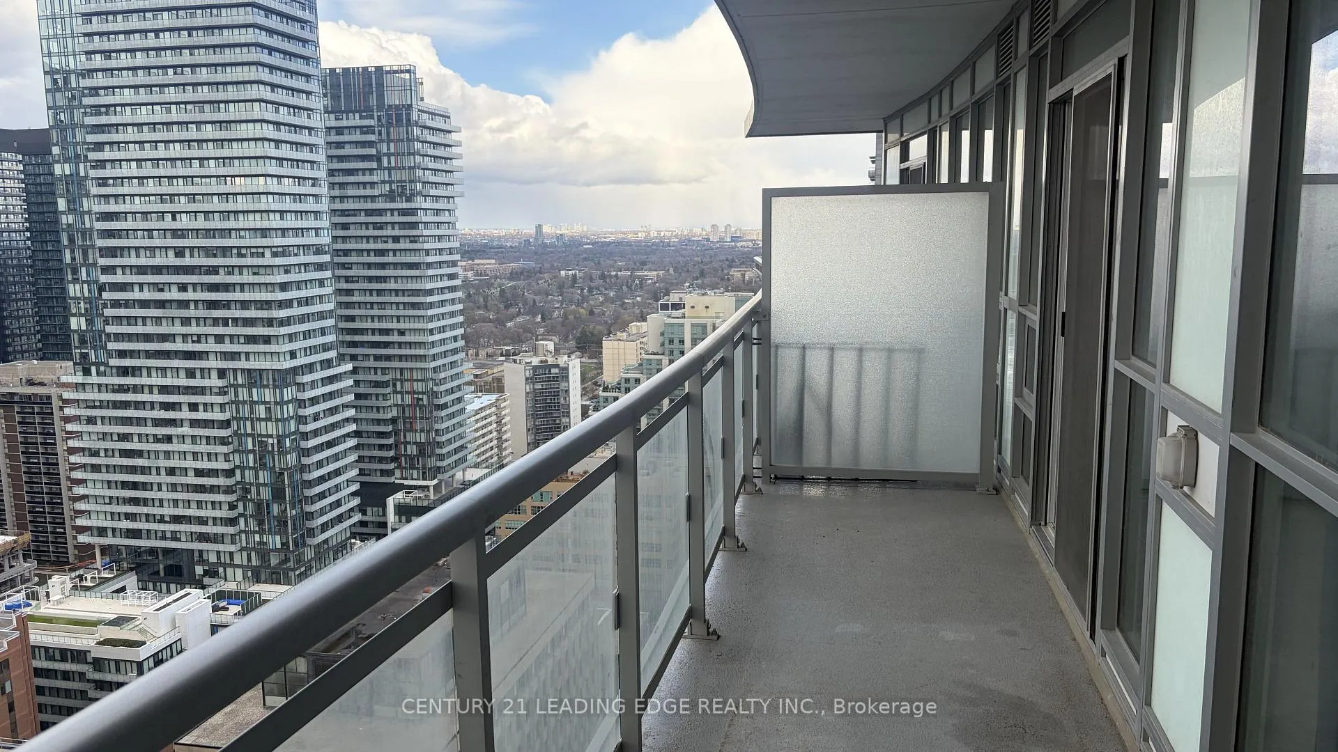 Photo 6 of Unit 2704, 89 Dunfield Avenue, Toronto, Mount Pleasant West — HOMEH