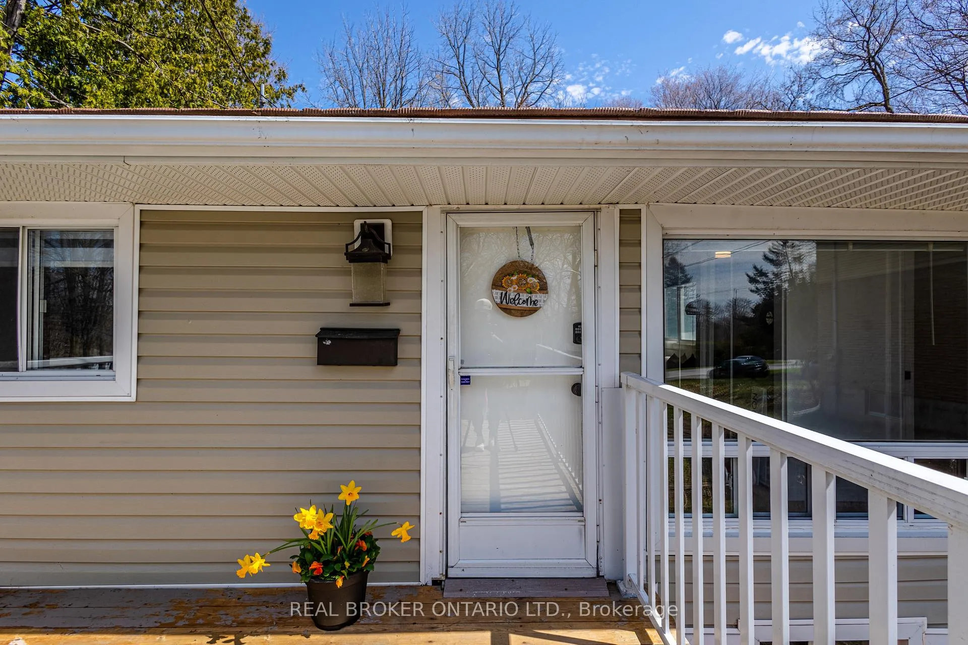 Photo 8 of 37 Pineway Avenue, Georgina, Keswick South — HOMEH