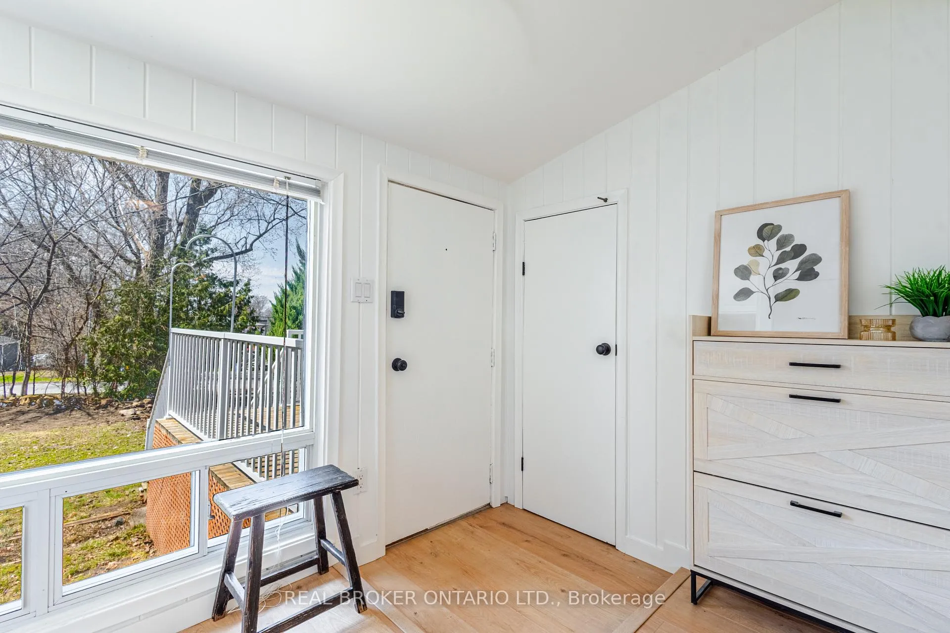 Photo 9 of 37 Pineway Avenue, Georgina, Keswick South — HOMEH