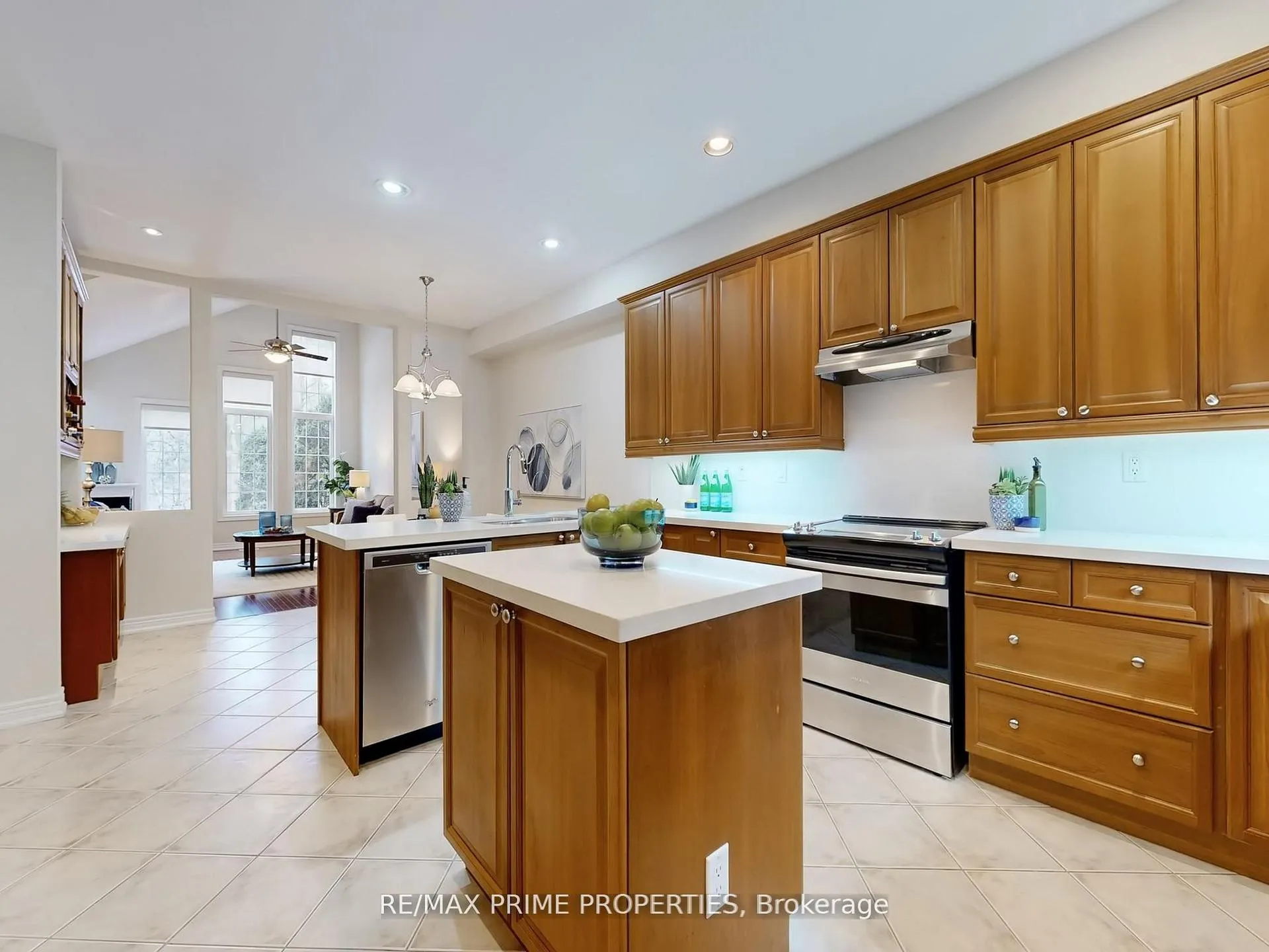 Photo 12 of Unit 18, 11 Berczy Creek Way, Markham, Cachet — HOMEH