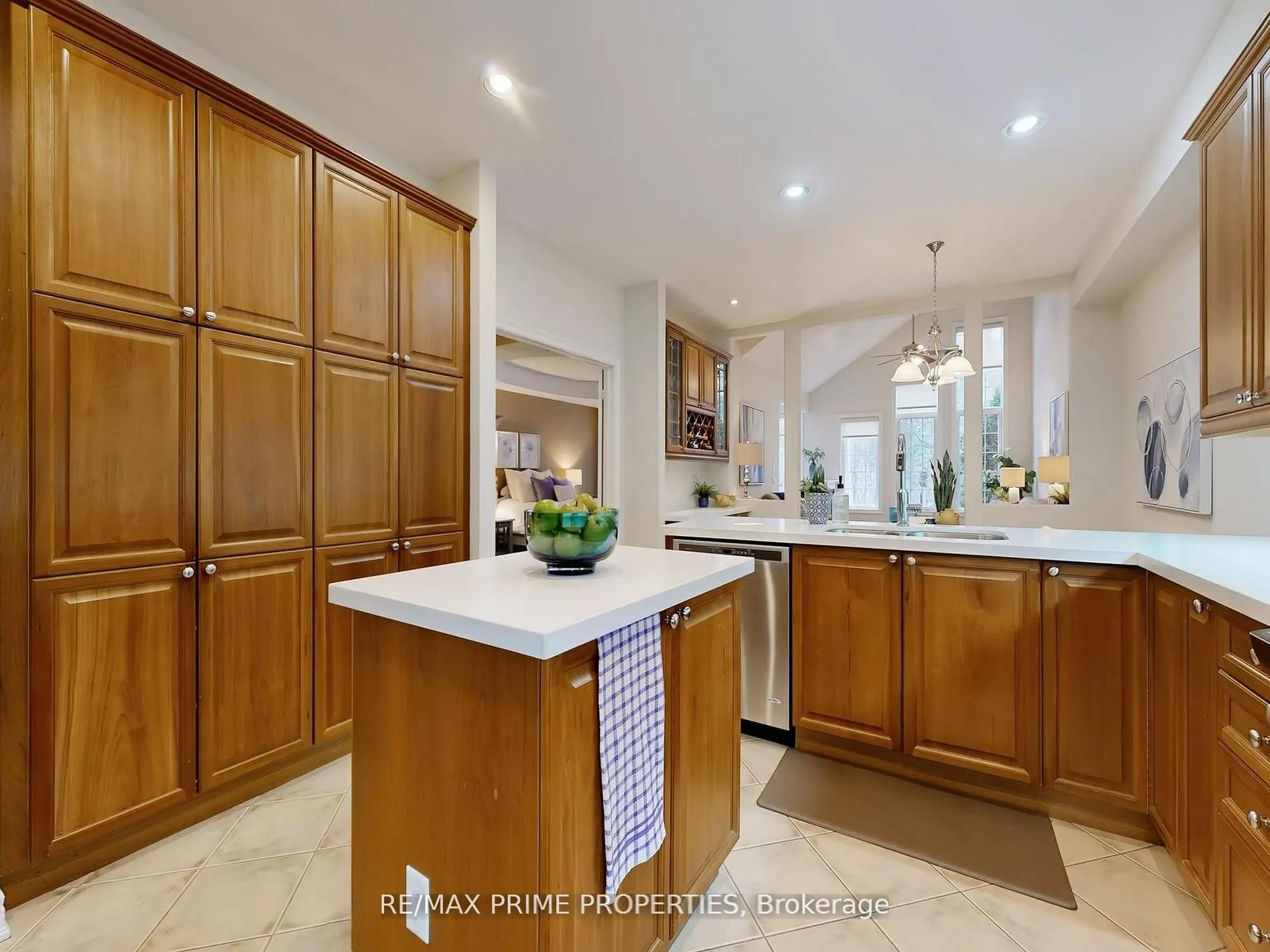 Photo 14 of Unit 18, 11 Berczy Creek Way, Markham, Cachet — HOMEH