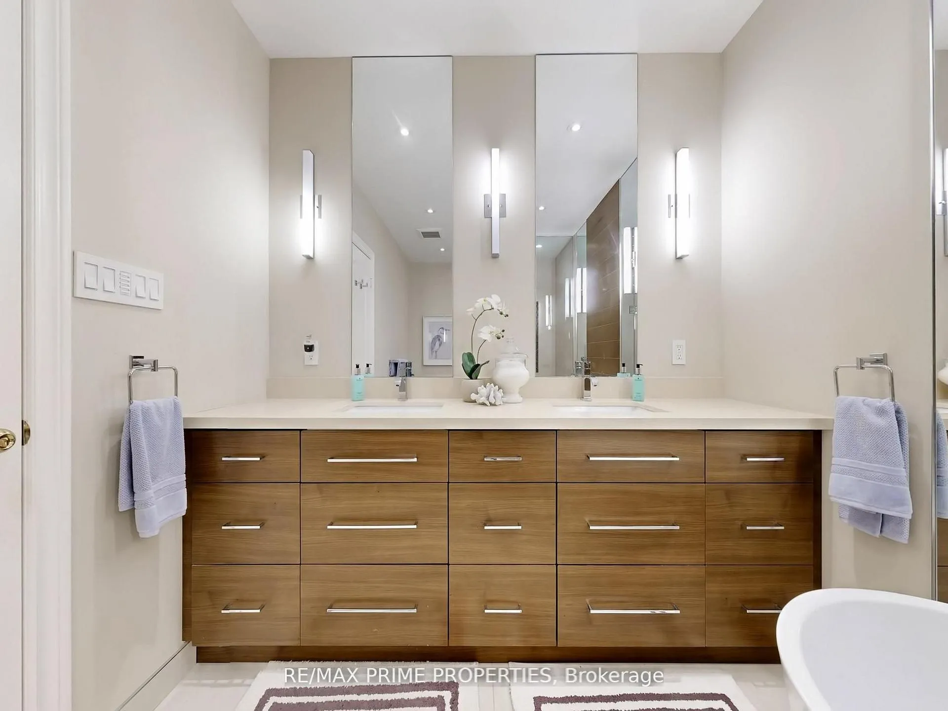 Photo 27 of Unit 18, 11 Berczy Creek Way, Markham, Cachet — HOMEH