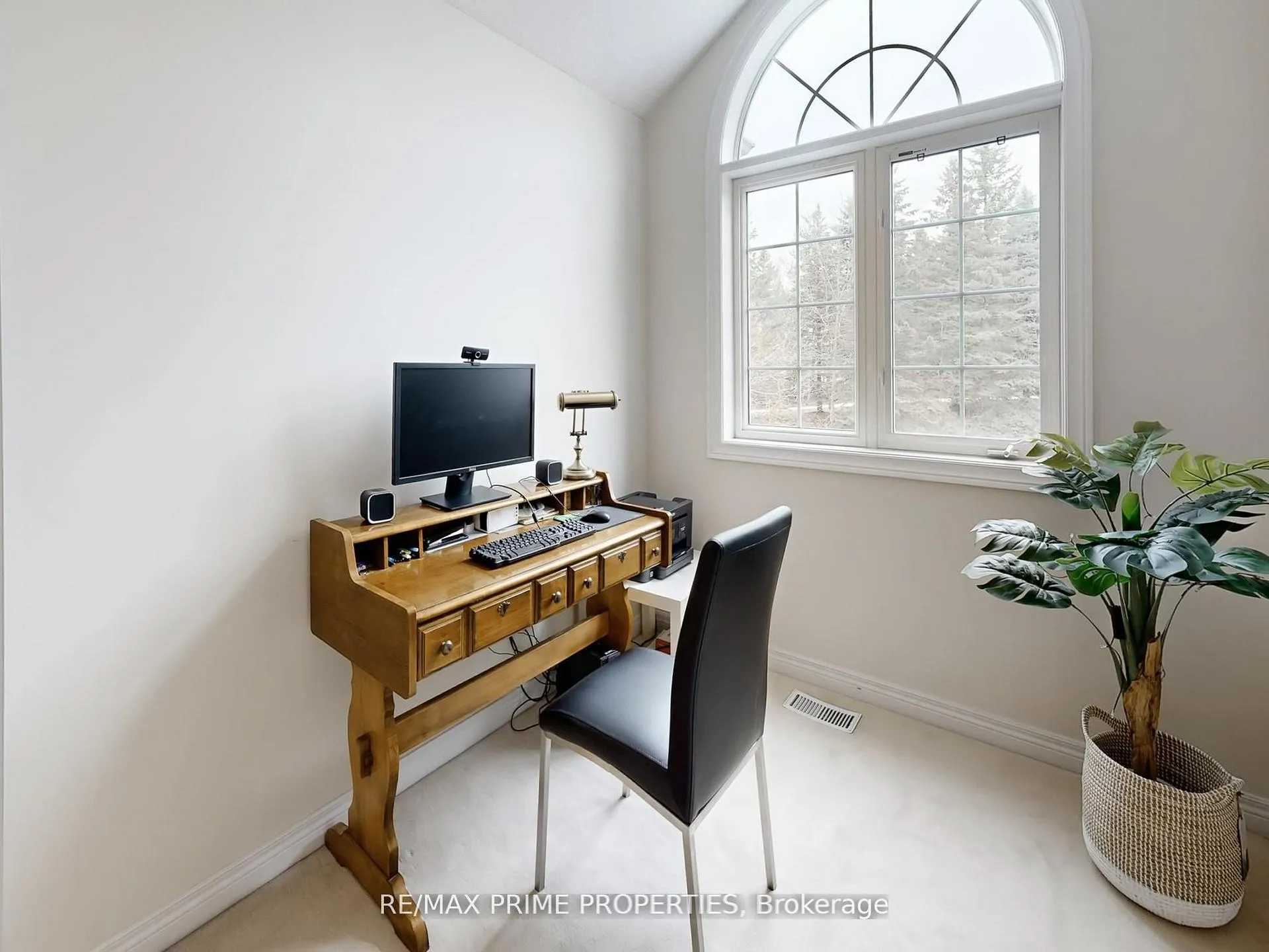 Photo 37 of Unit 18, 11 Berczy Creek Way, Markham, Cachet — HOMEH