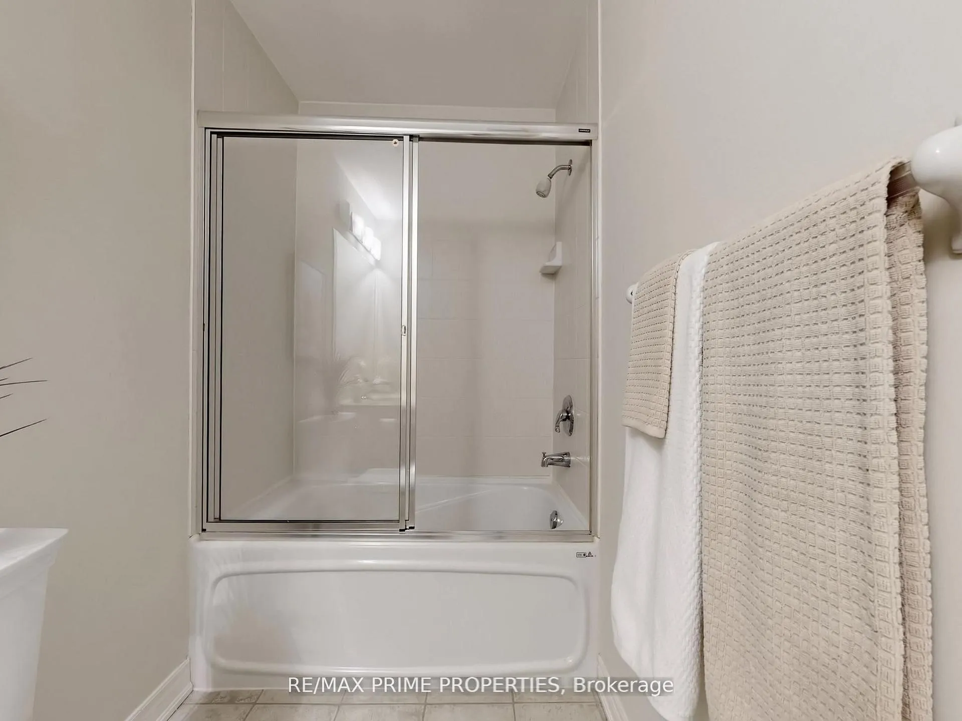 Photo 42 of Unit 18, 11 Berczy Creek Way, Markham, Cachet — HOMEH