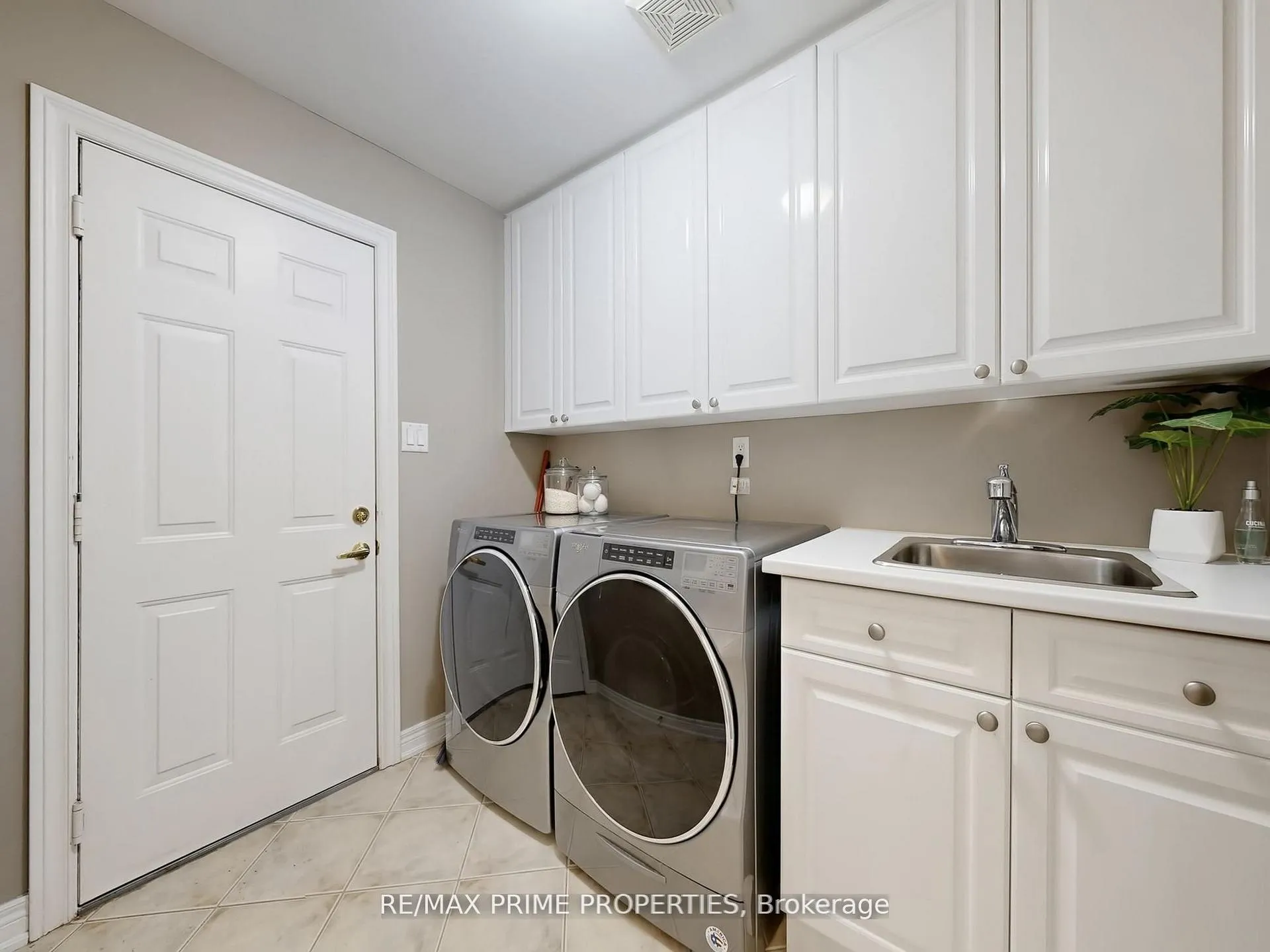Photo 43 of Unit 18, 11 Berczy Creek Way, Markham, Cachet — HOMEH
