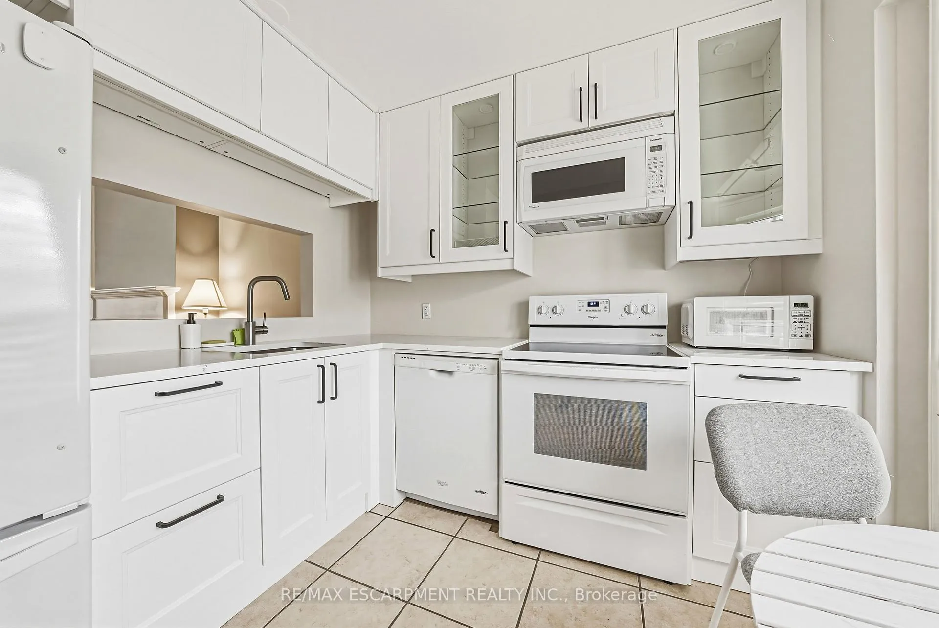 Photo 5 of Unit 11, 1275 Maple Crossing Boulevard, Burlington, Brant — HOMEH