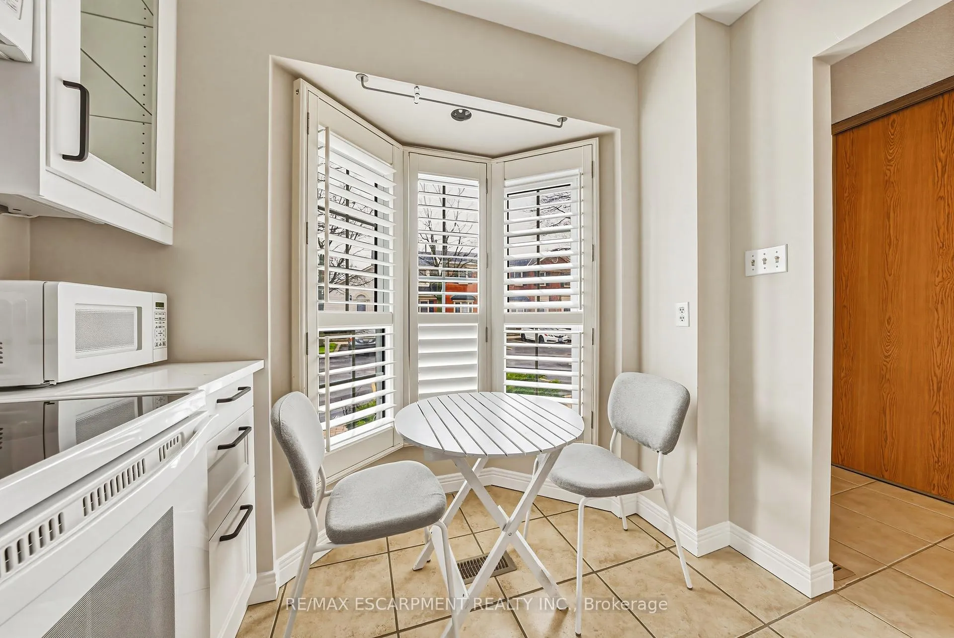 Photo 6 of Unit 11, 1275 Maple Crossing Boulevard, Burlington, Brant — HOMEH
