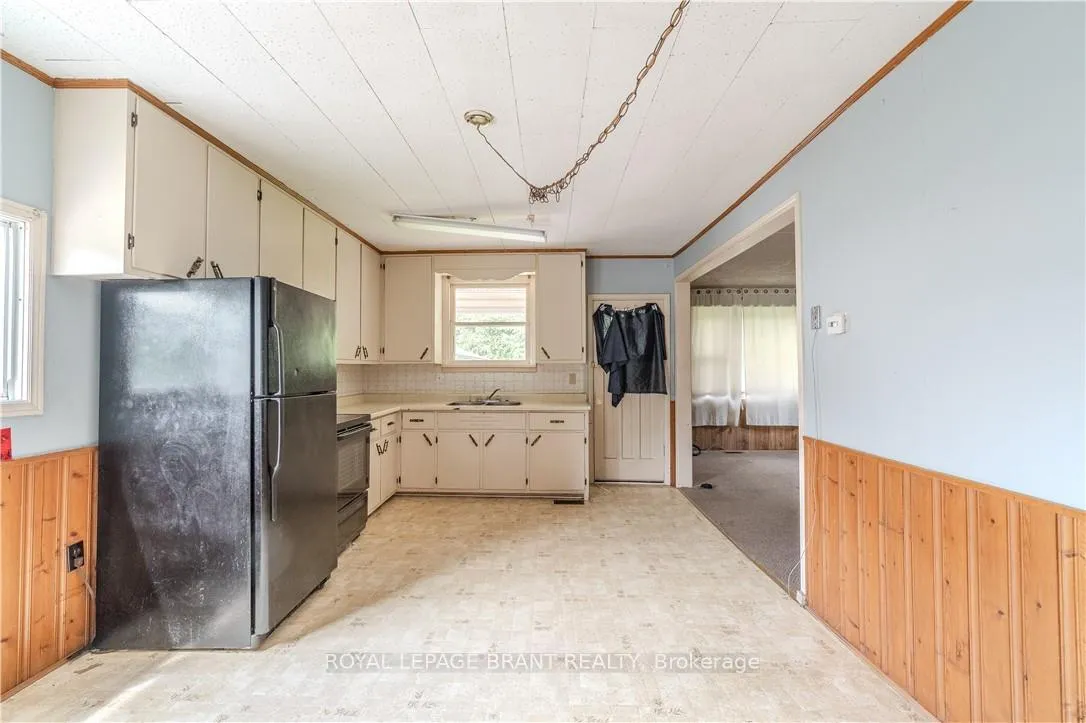 Photo 2 of 978 Norfolk Street N, Norfolk, Simcoe — HOMEH