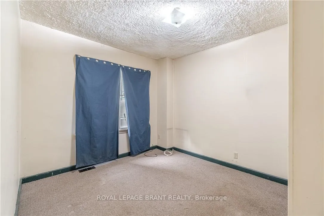 Photo 6 of 978 Norfolk Street N, Norfolk, Simcoe — HOMEH