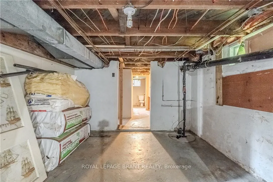 Photo 8 of 978 Norfolk Street N, Norfolk, Simcoe — HOMEH