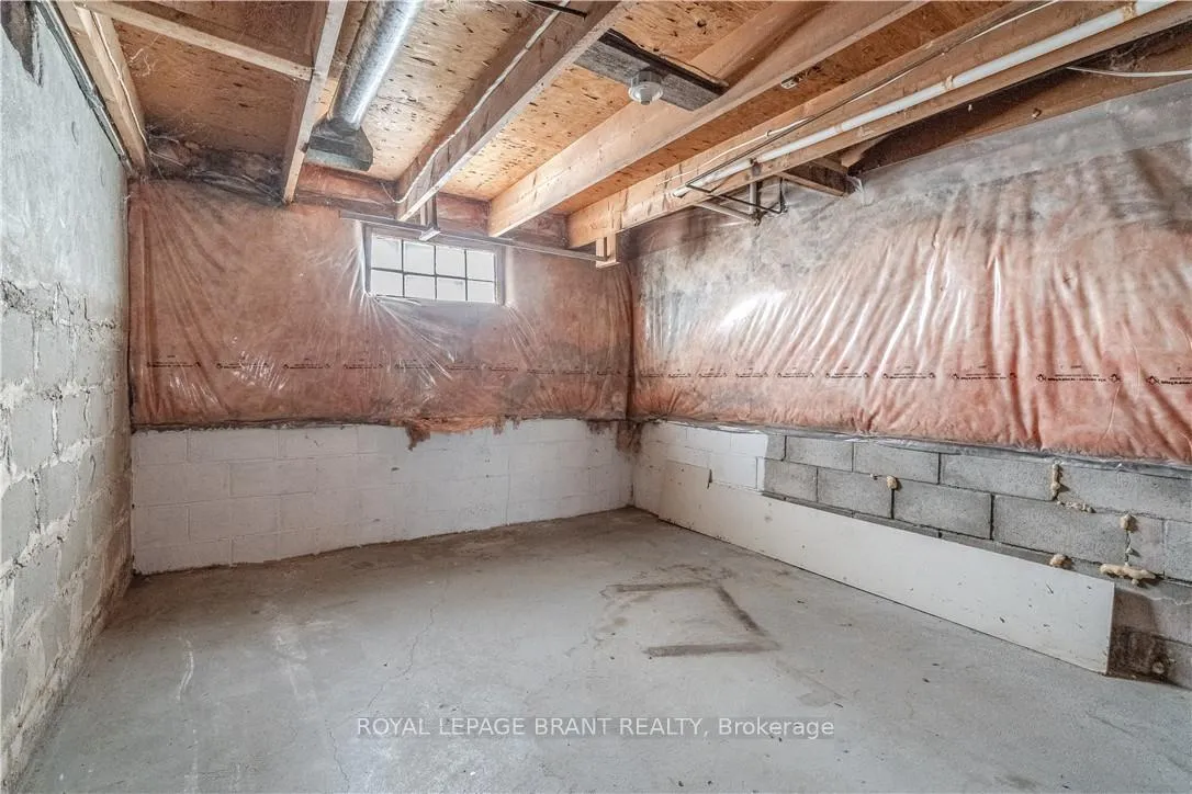 Photo 10 of 978 Norfolk Street N, Norfolk, Simcoe — HOMEH