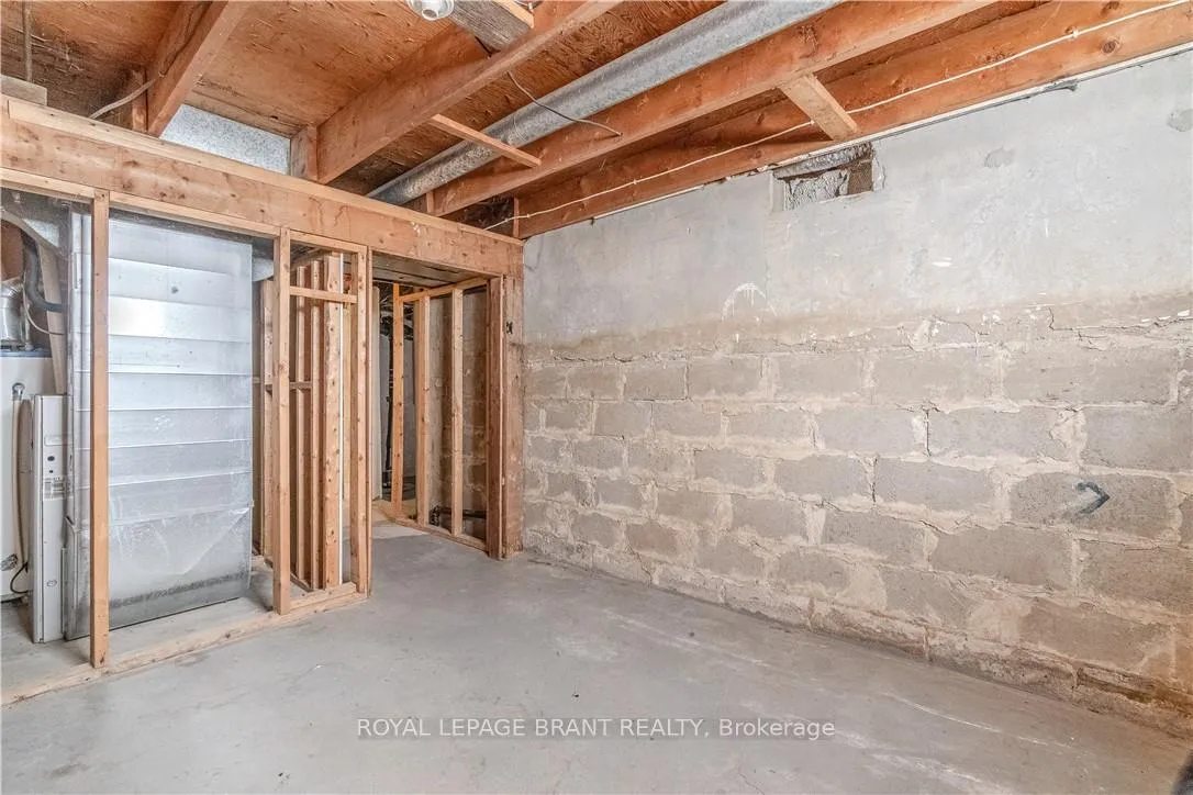 Photo 11 of 978 Norfolk Street N, Norfolk, Simcoe — HOMEH