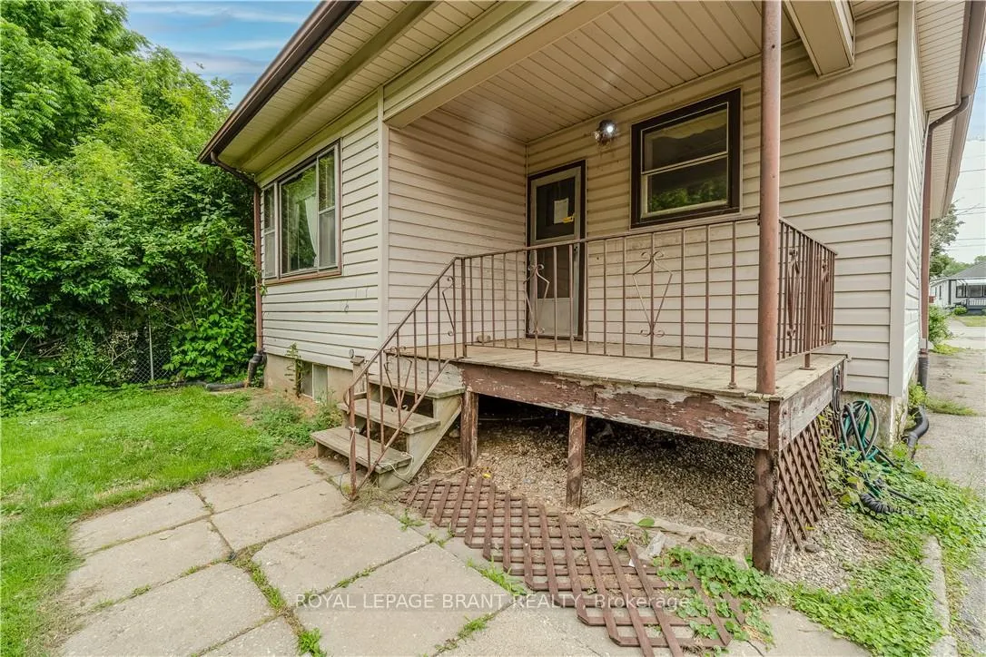 Photo 12 of 978 Norfolk Street N, Norfolk, Simcoe — HOMEH