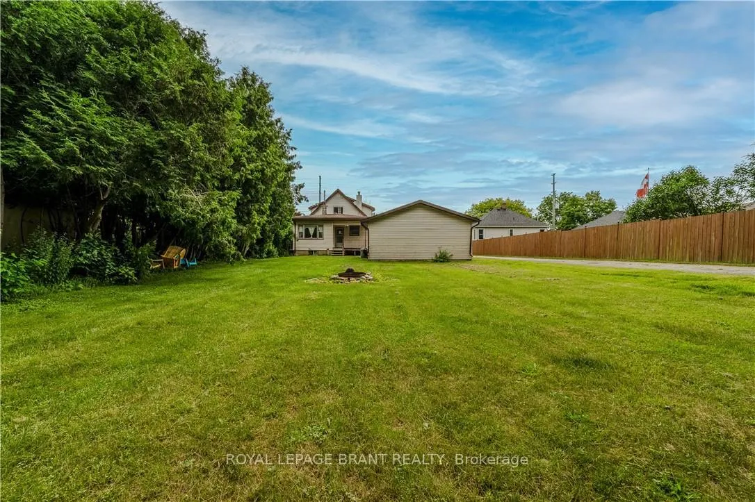 Photo 16 of 978 Norfolk Street N, Norfolk, Simcoe — HOMEH
