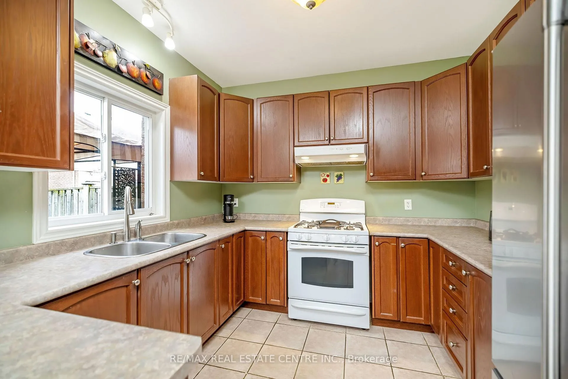 Photo 10 of 305 Teetzel Drive, Milton, Clarke — HOMEH