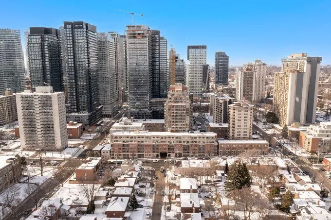 Photo 4 of Unit 606, 900 Mount Pleasant Road, Toronto, Mount Pleasant West — HOMEH