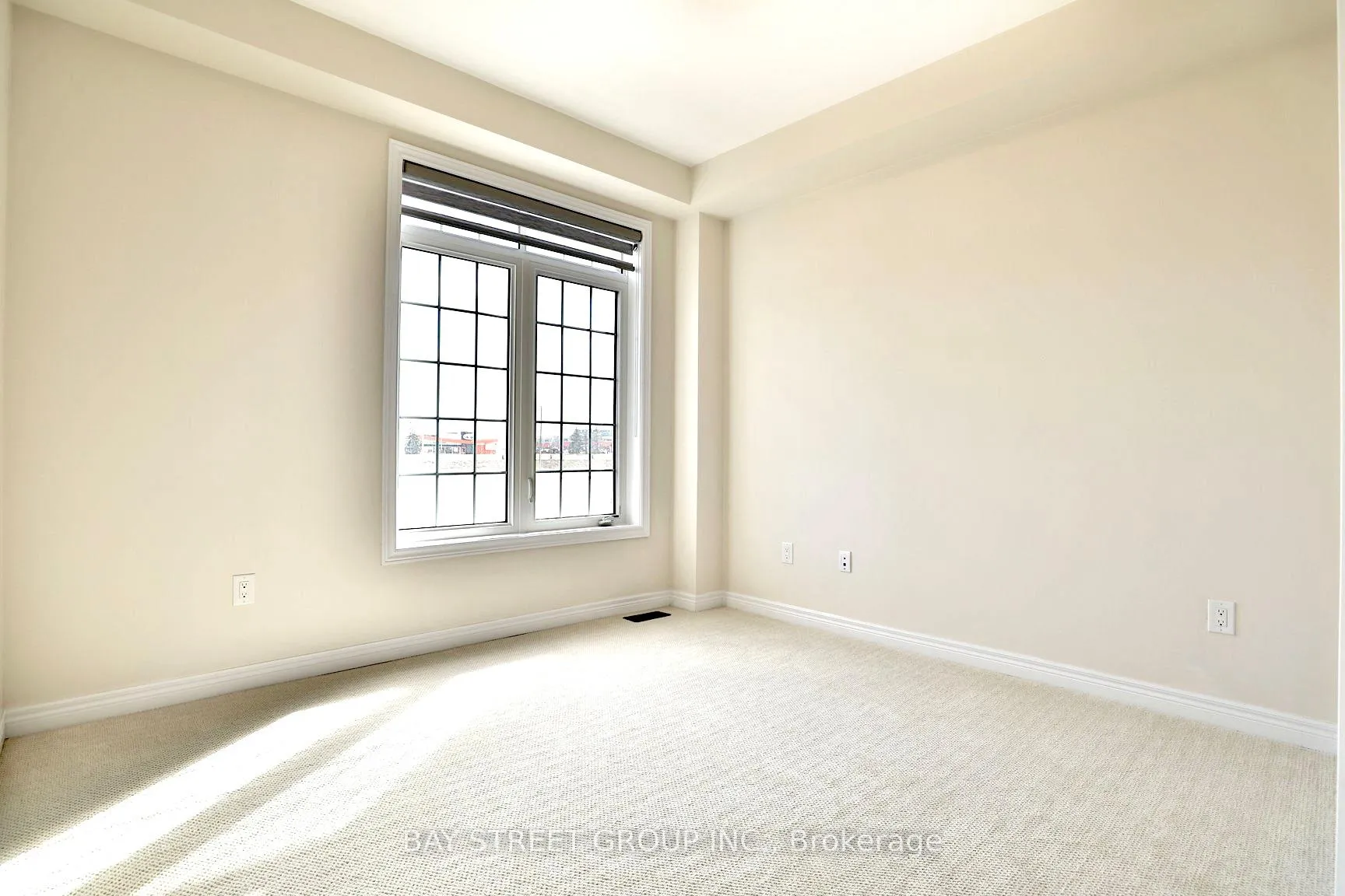 Photo 4 of Unit 7, 3026 Postridge Drive, Oakville, Joshua Meadows — HOMEH