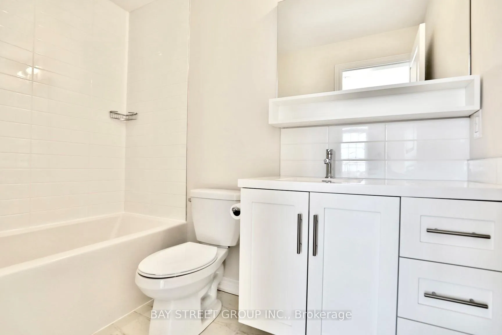 Photo 5 of Unit 7, 3026 Postridge Drive, Oakville, Joshua Meadows — HOMEH