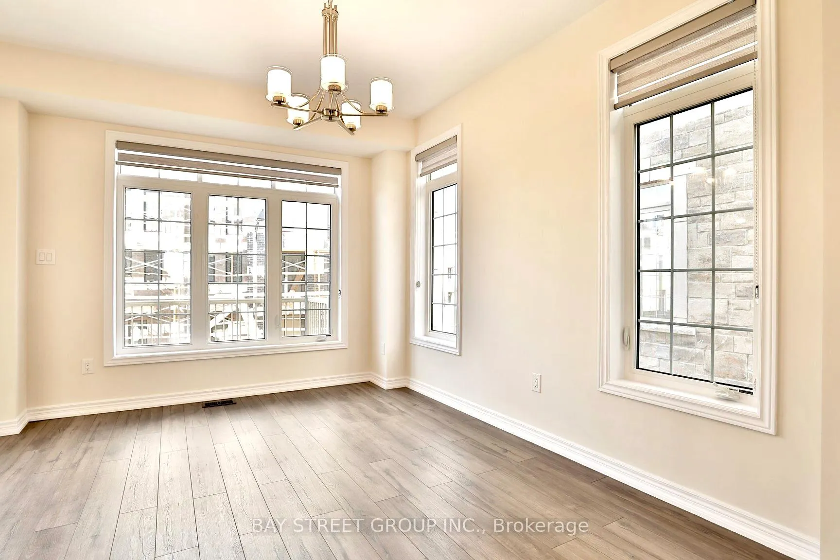 Photo 6 of Unit 7, 3026 Postridge Drive, Oakville, Joshua Meadows — HOMEH