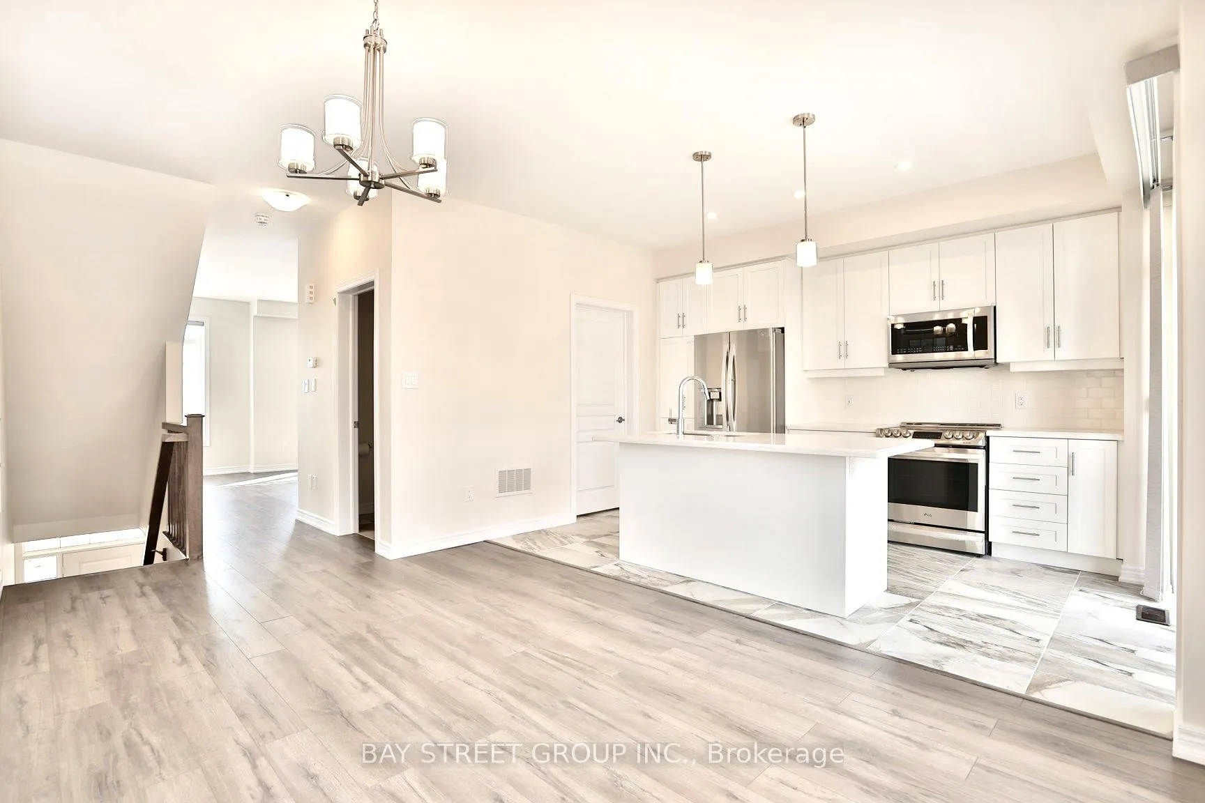Photo 7 of Unit 7, 3026 Postridge Drive, Oakville, Joshua Meadows — HOMEH