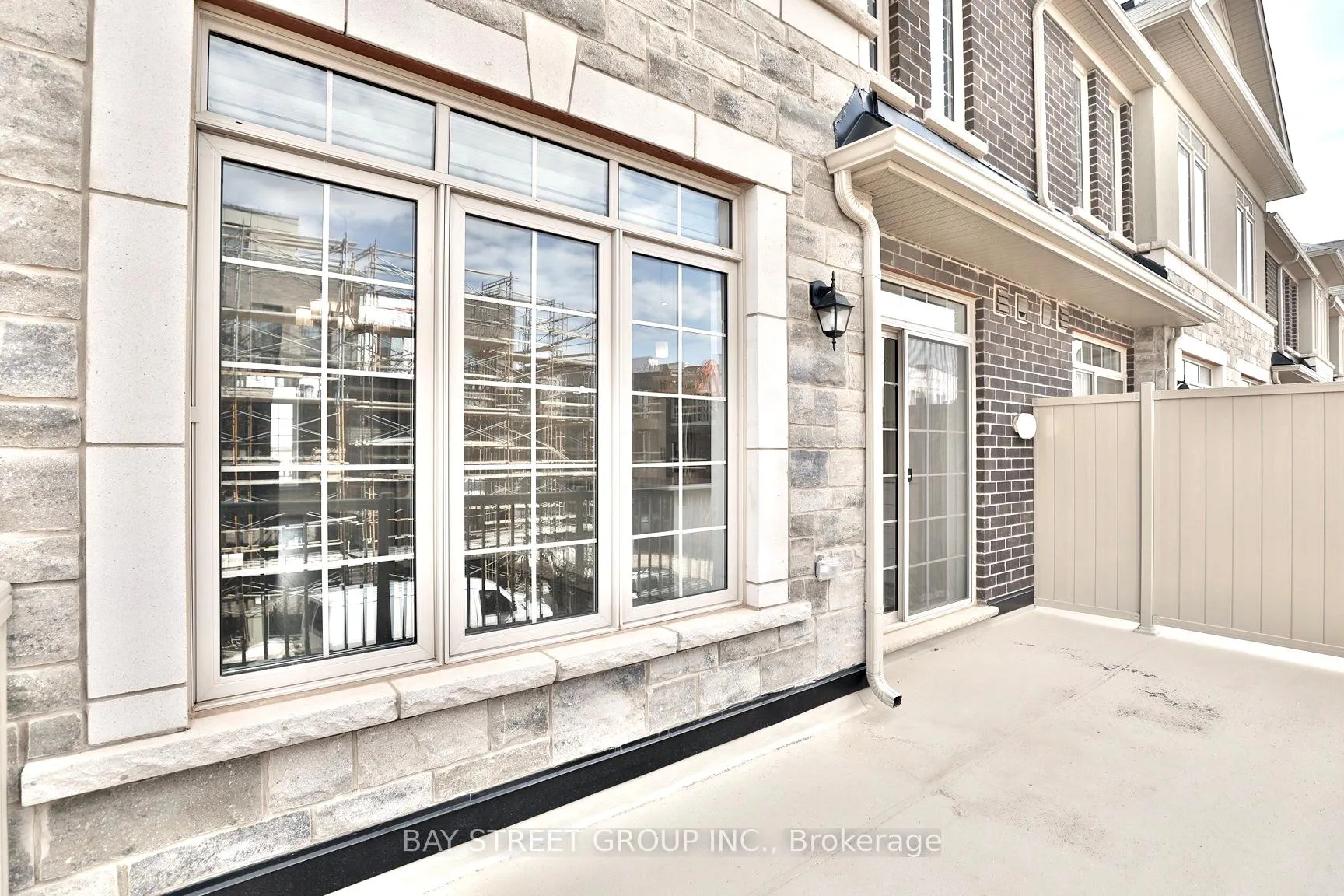 Photo 9 of Unit 7, 3026 Postridge Drive, Oakville, Joshua Meadows — HOMEH