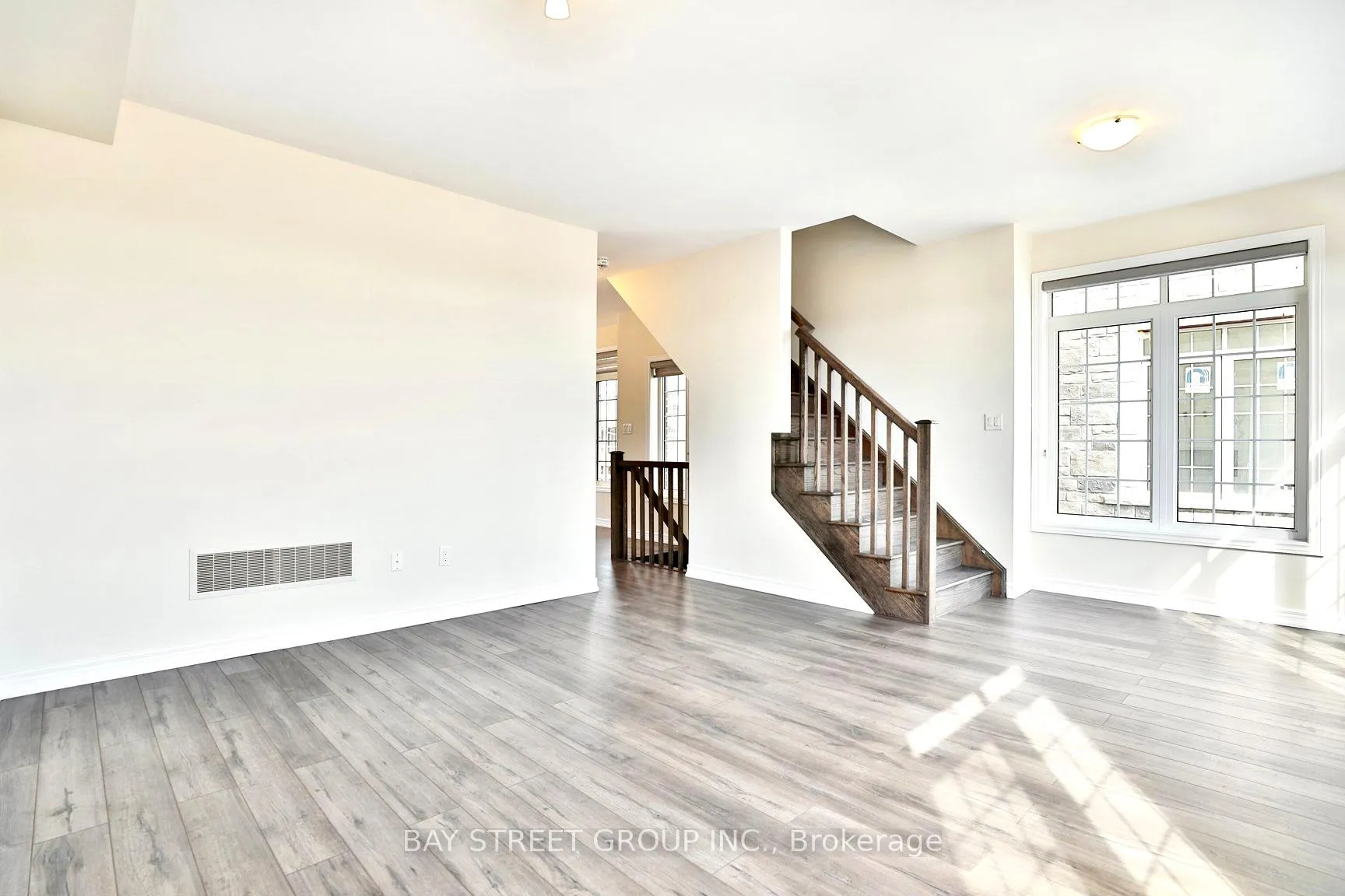 Photo 13 of Unit 7, 3026 Postridge Drive, Oakville, Joshua Meadows — HOMEH