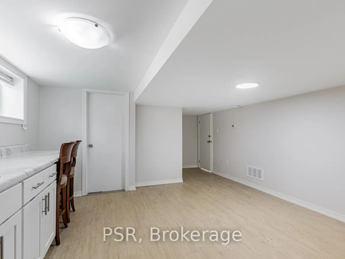 Photo 5 of Unit Bsmt, 41 Fairholme Avenue, Toronto, Englemount-Lawrence — HOMEH